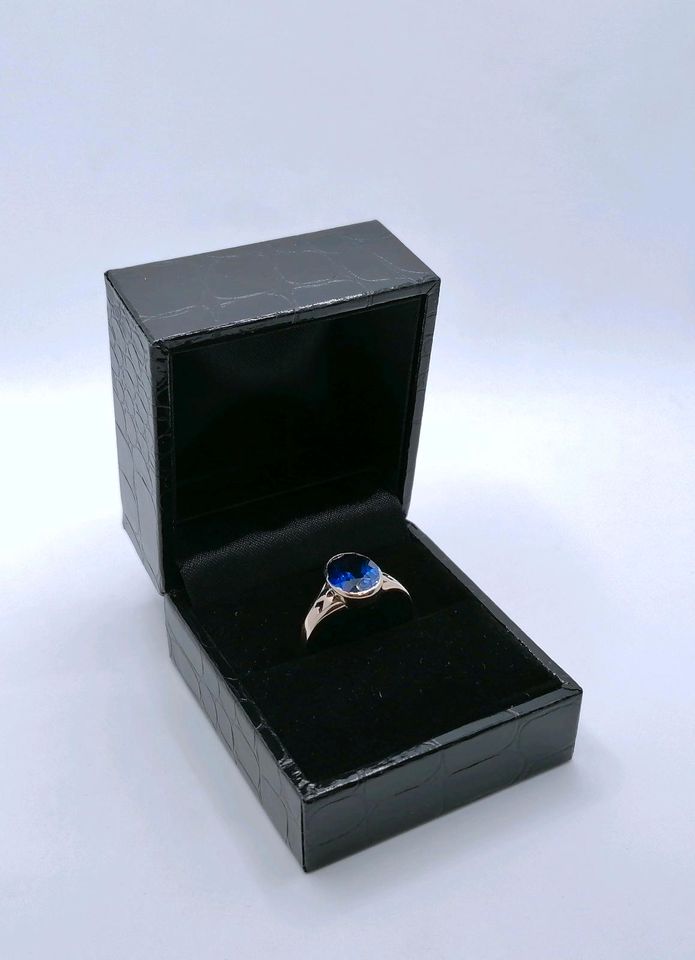 Ring Rotgold 333er mit Saphir