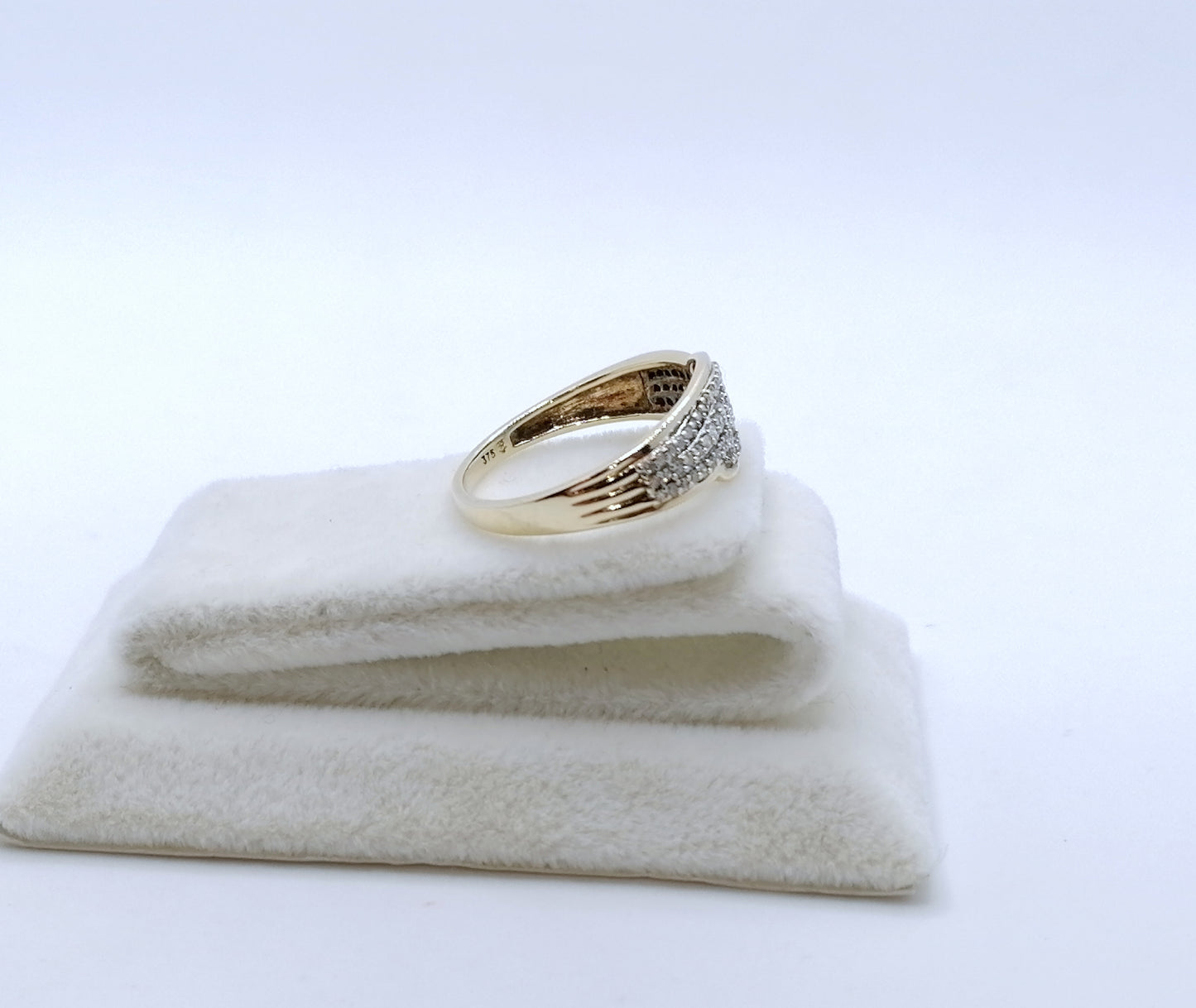 Ring Gold 375er mit funkelnden Diamantsplitter Gr. 57