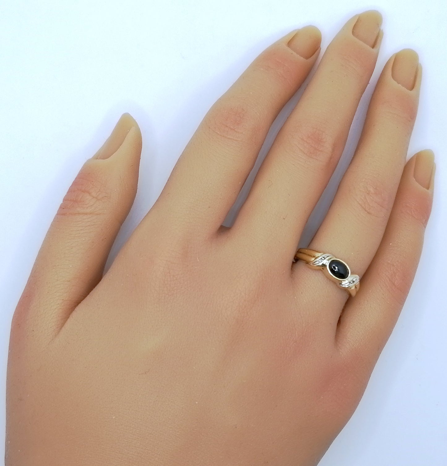 Ring Gold 585er mit Saphir Cabochon und Diamantsplitter Gr. 53
