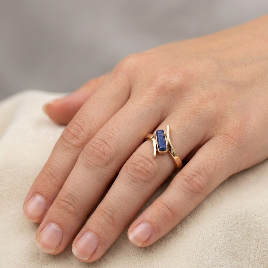 Neuwertiger Gold Damenring mit Lapislazuli, 750er Goldring Gr. 57