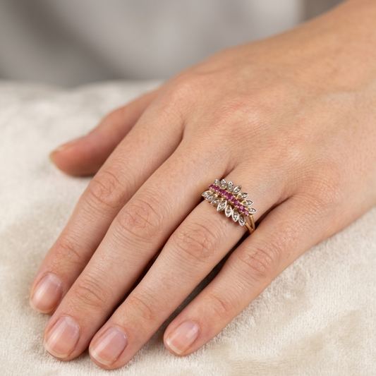 Neuwertiger Gold Damenring mit Rubin & Diamanten, 585er Goldring