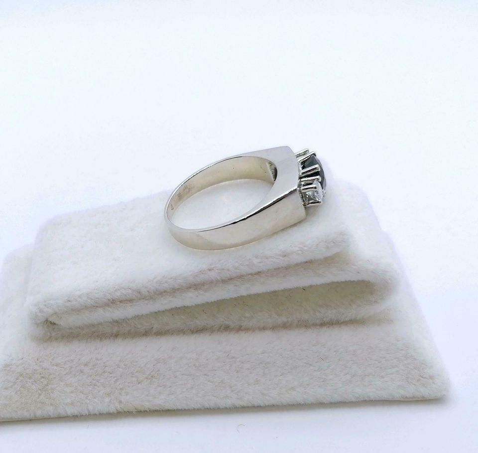 Ring Weißgold 750 mit Saphir und Brillanten