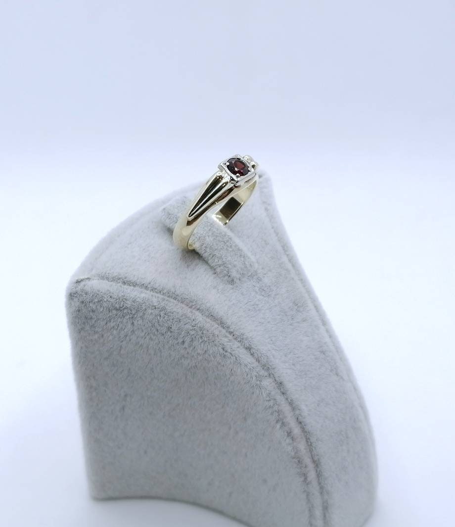 Ring Gold 585er mit Granatstein
