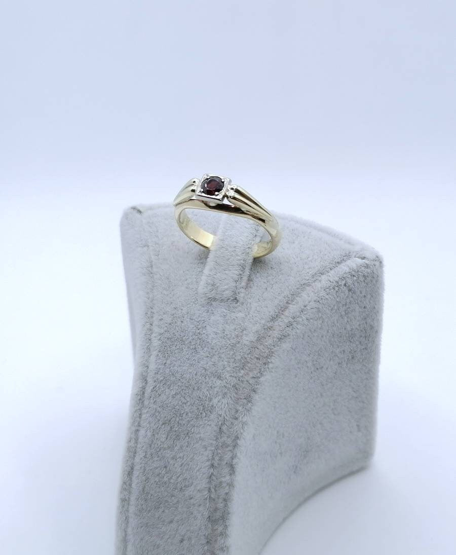 Ring Gold 585er mit Granatstein