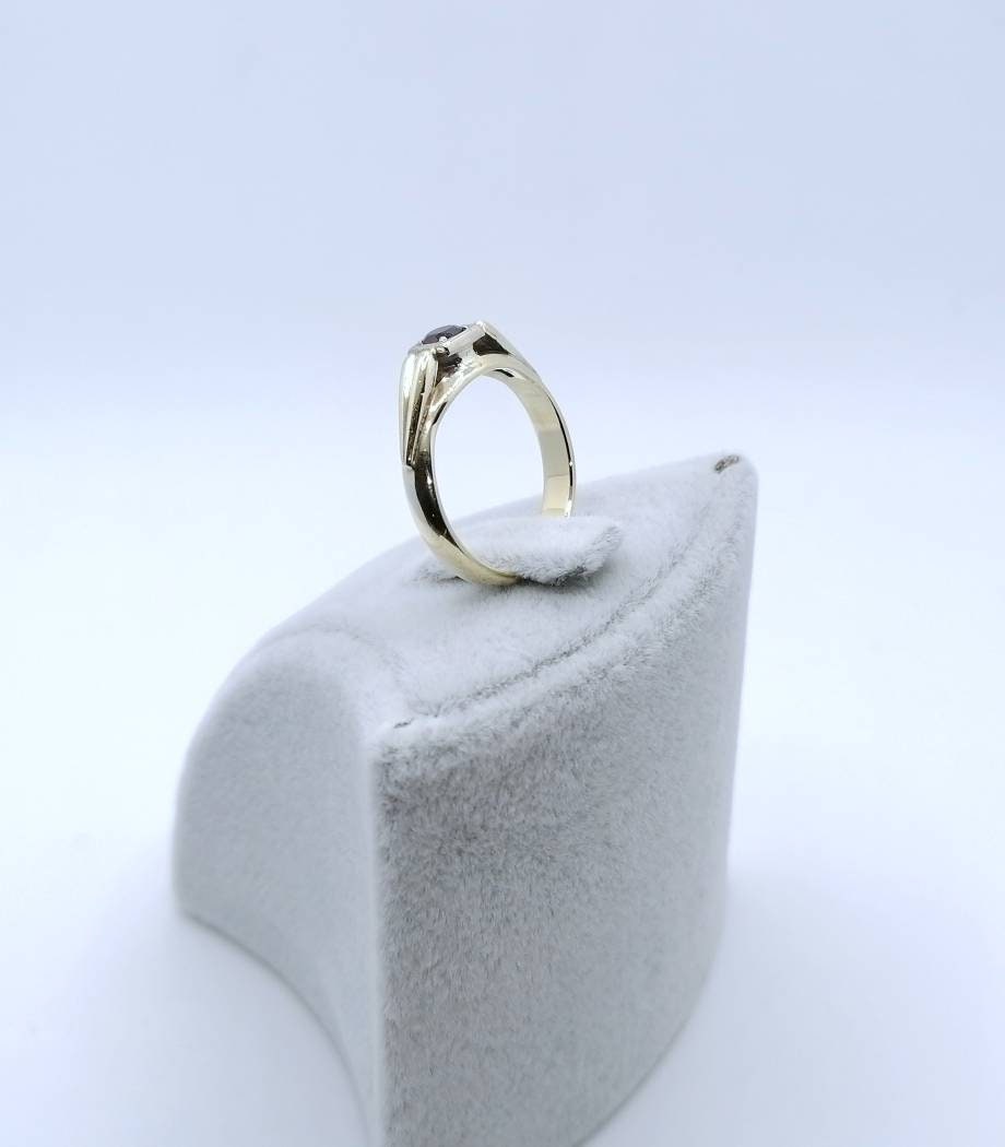 Ring Gold 585er mit Granatstein