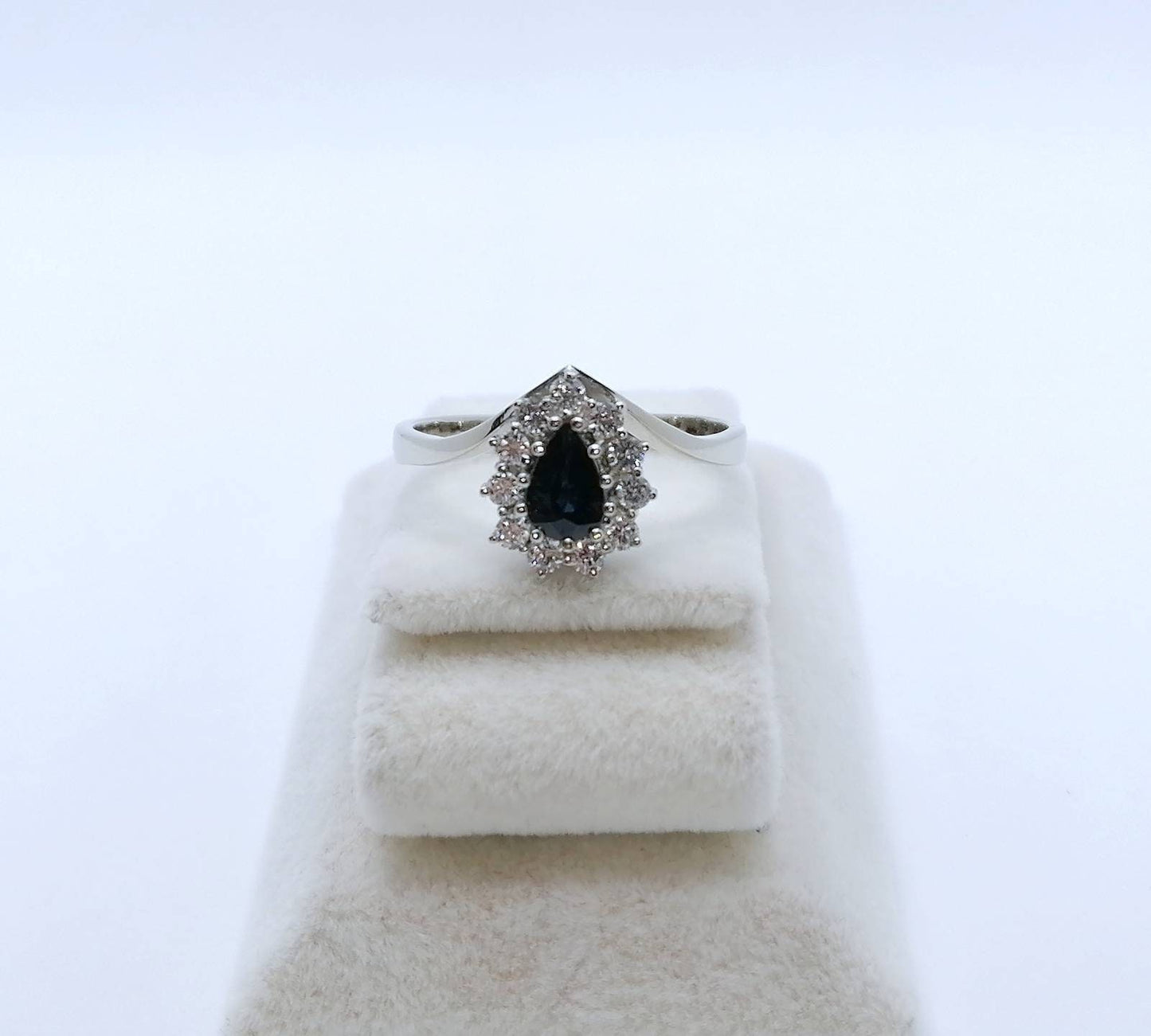 Ring Weißgold mit Saphir und Brillanten Gr. 63