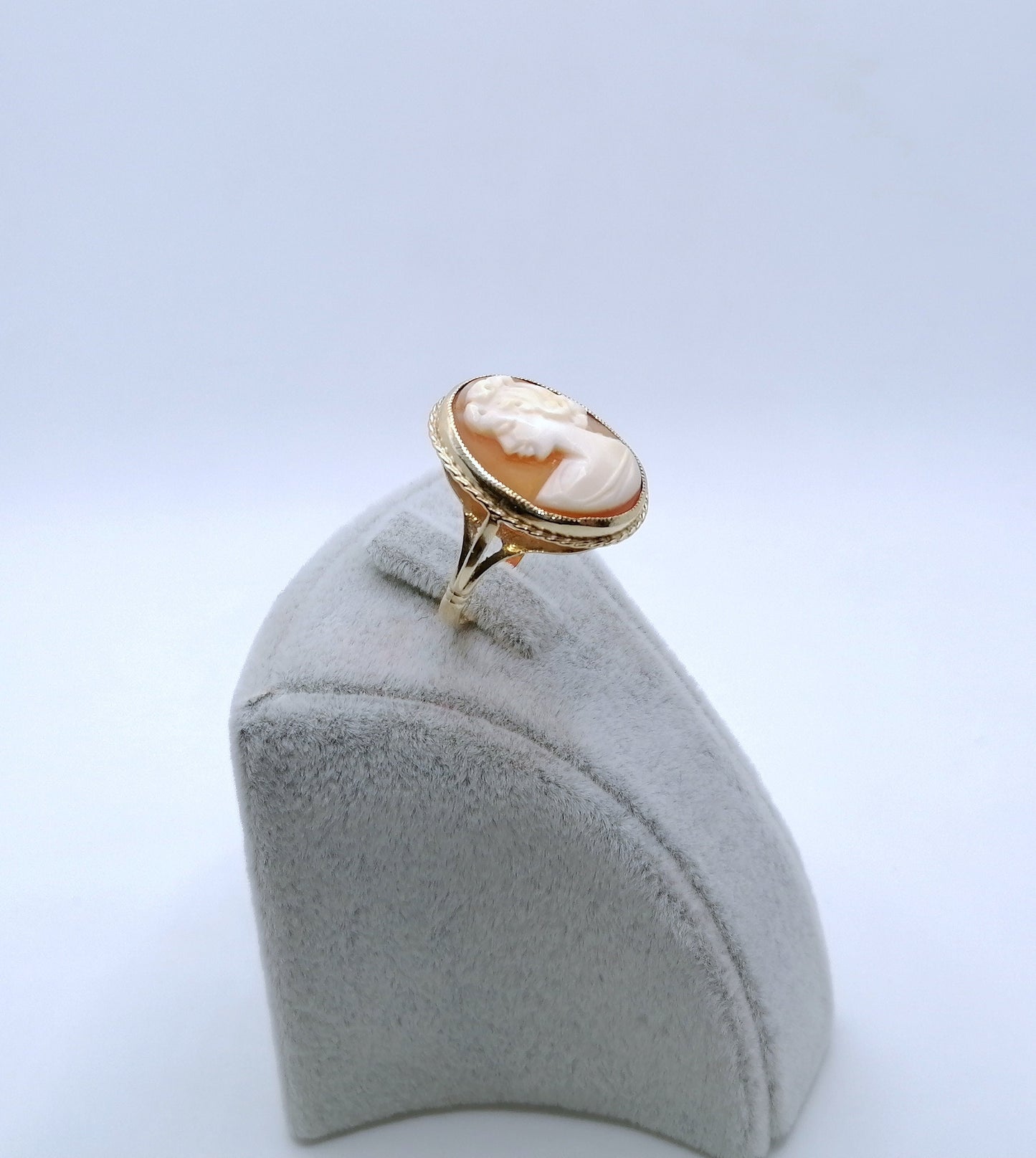 Vintage 1976 Gold Gemme Ring London