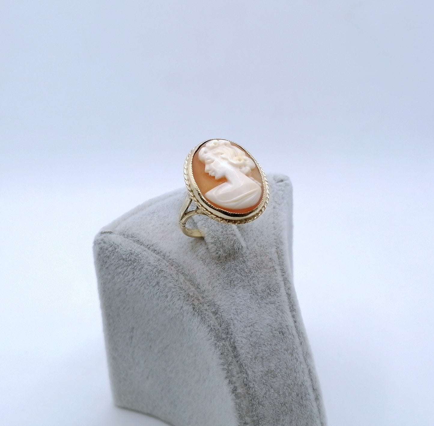 Vintage 1976 Gold Gemme Ring London