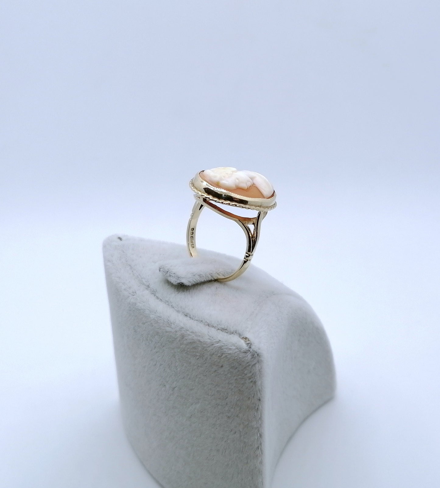 Vintage 1976 Gold Gemme Ring London