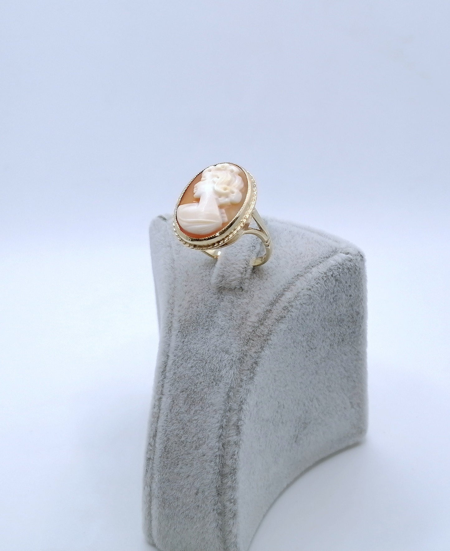 Vintage 1976 Gold Gemme Ring London