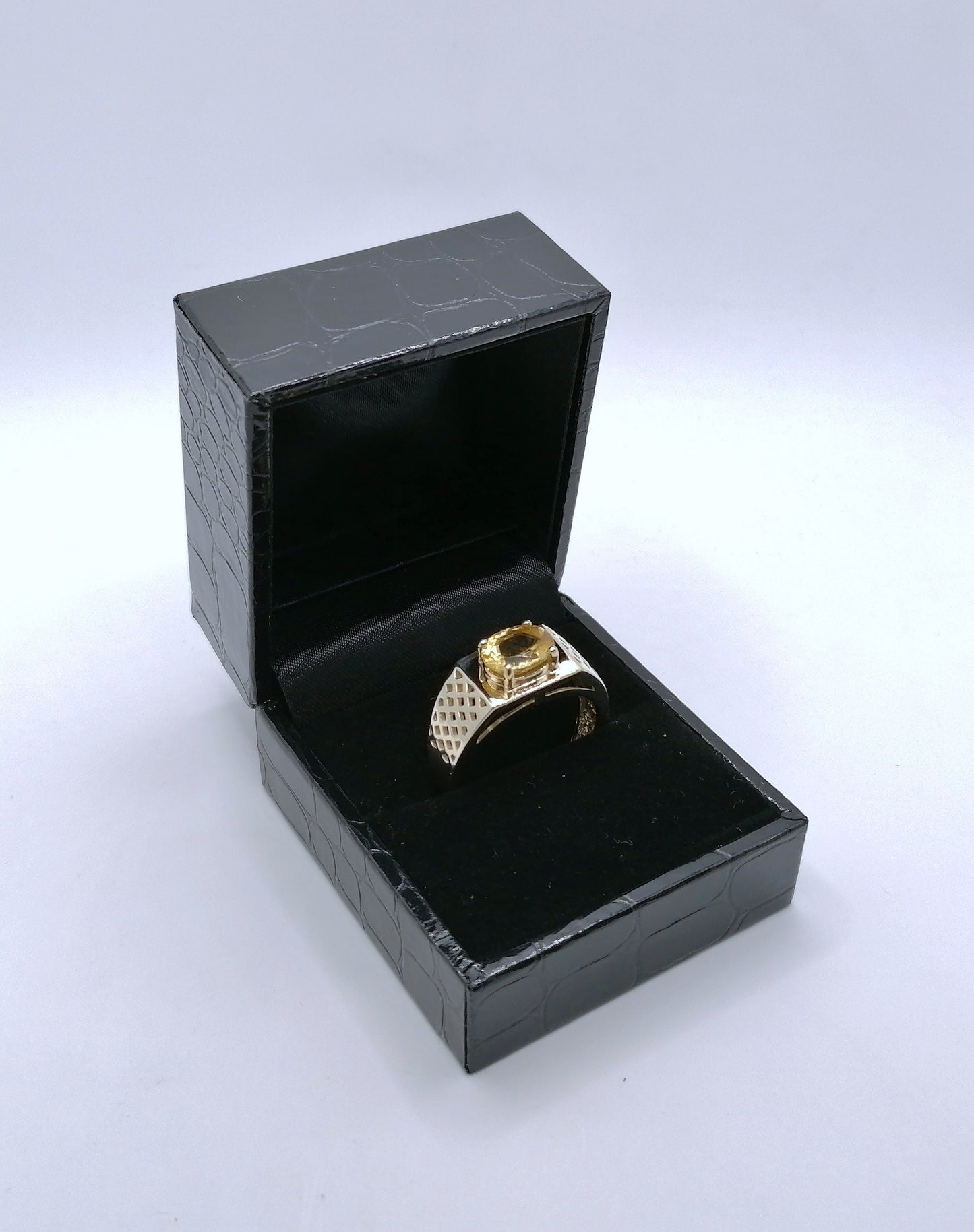 Ring Gold 375er mit Danburit