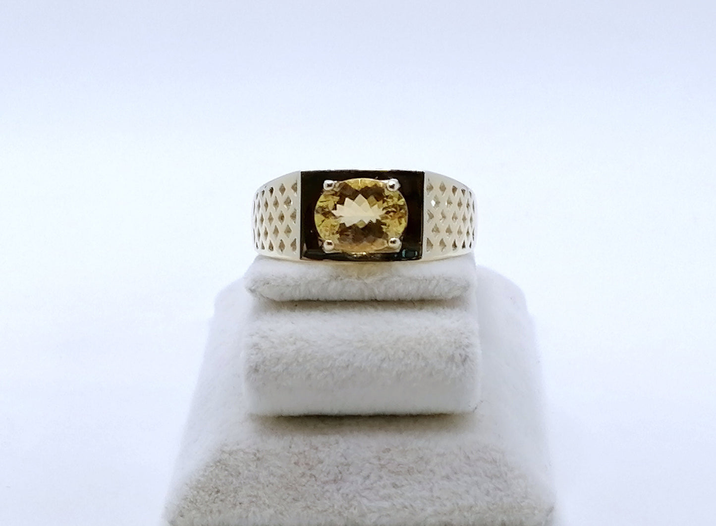 Ring Gold 375er mit Danburit
