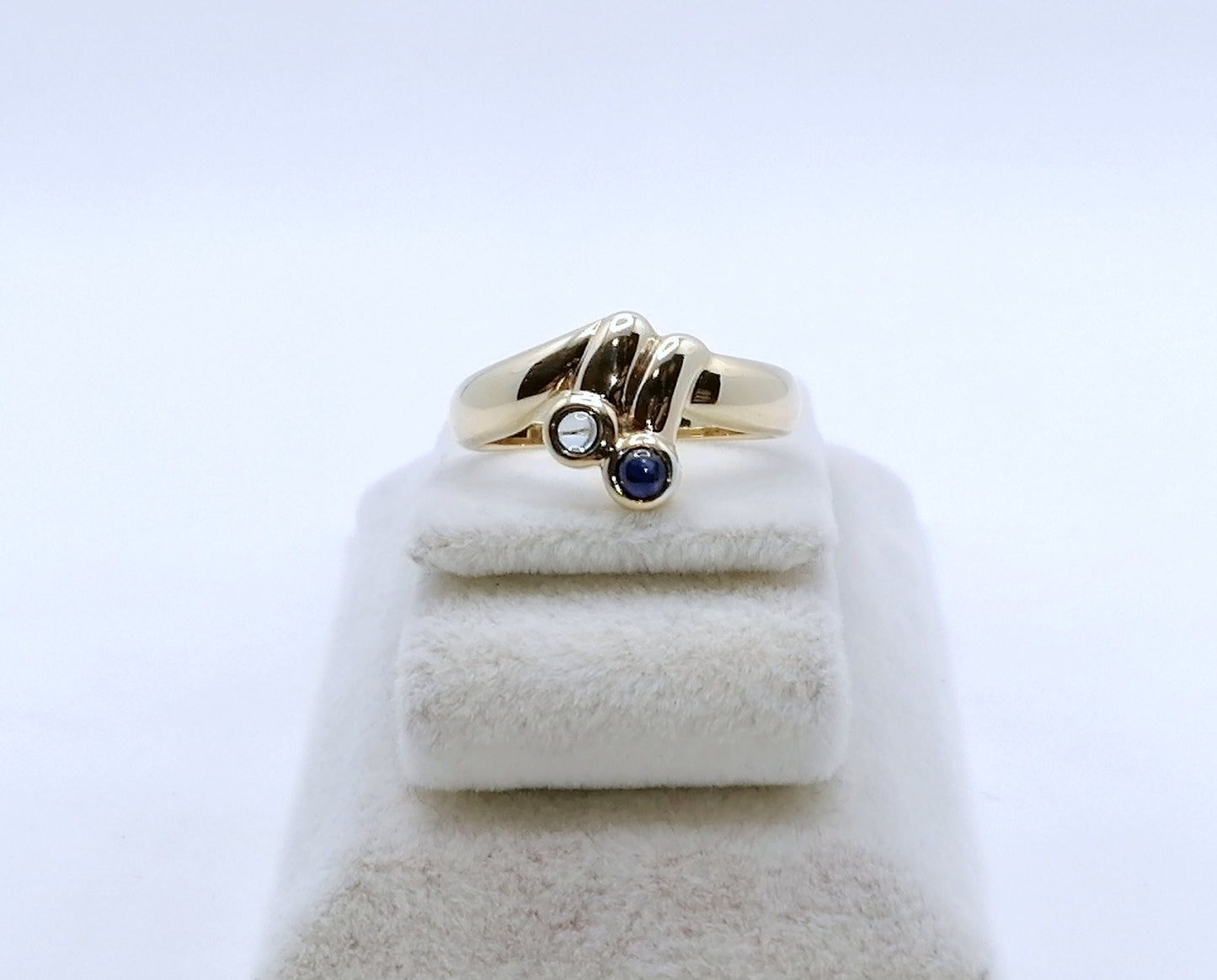 Ring Gold 333er mit Saphir Cabochon Gr. 52