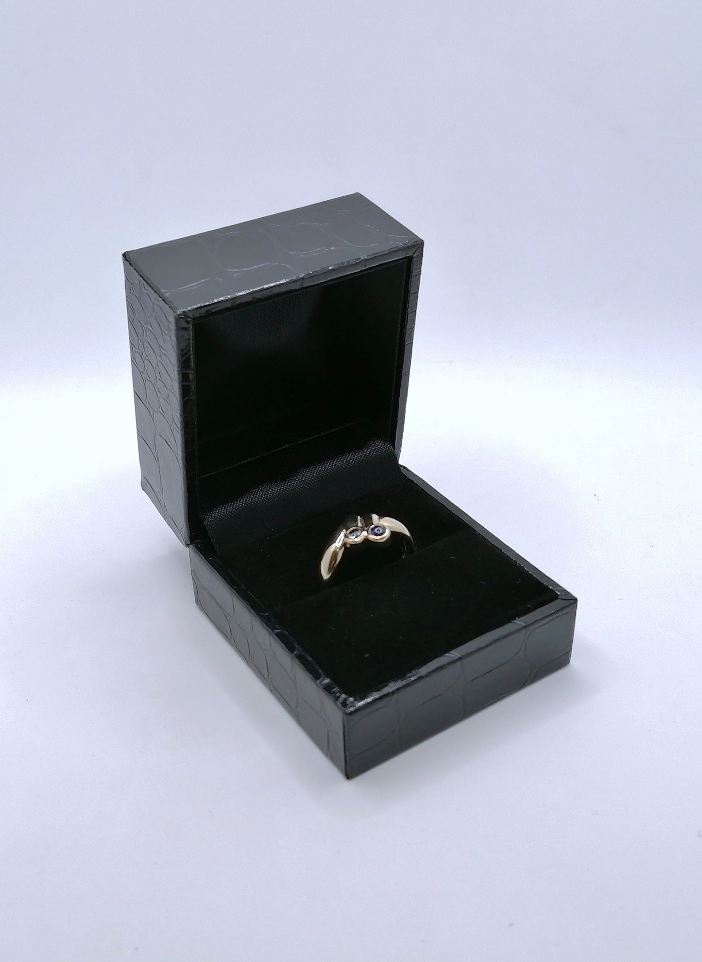 Ring Gold 333er mit Saphir Cabochon Gr. 52