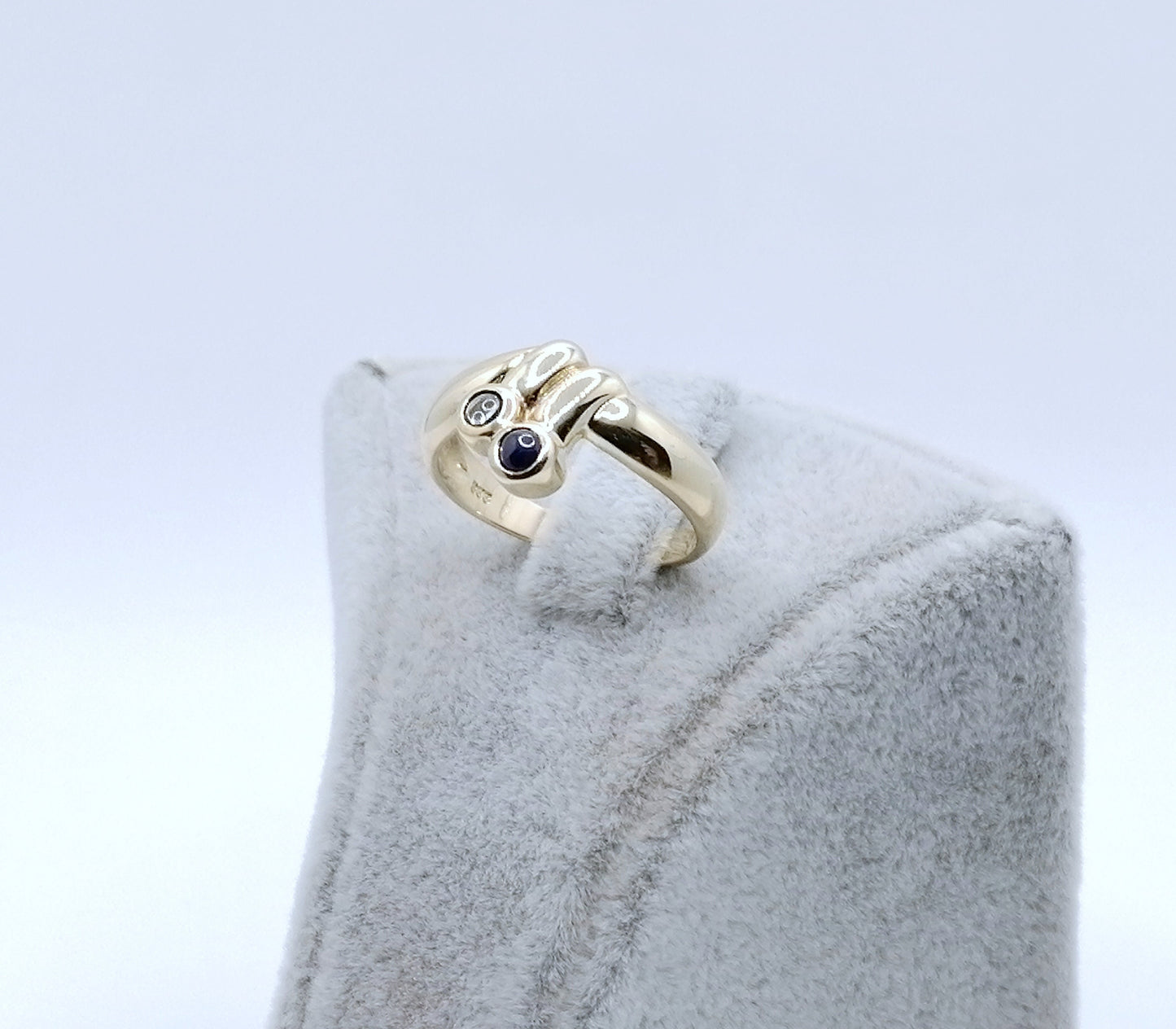 Ring Gold 333er mit Saphir Cabochon Gr. 52