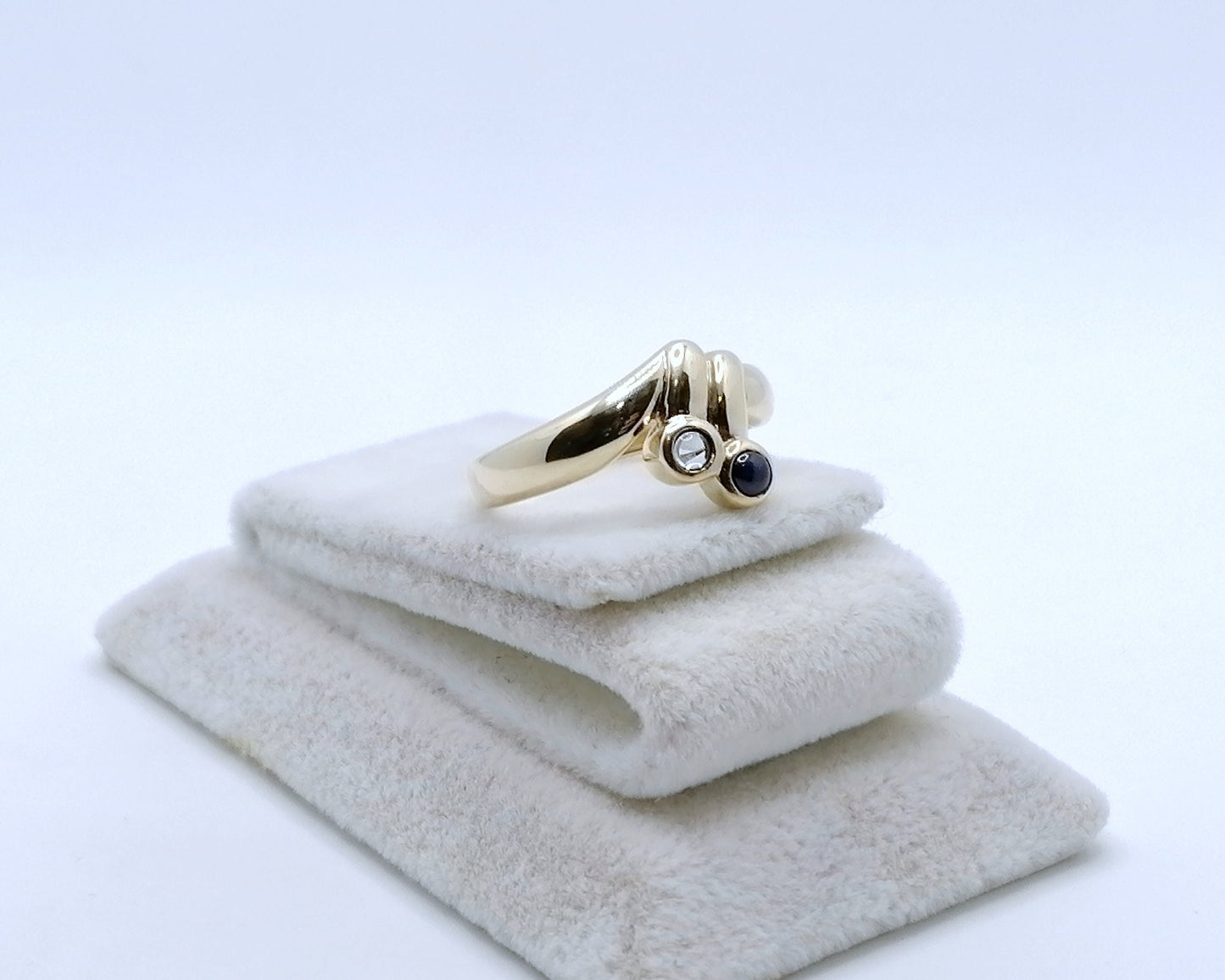 Ring Gold 333er mit Saphir Cabochon Gr. 52