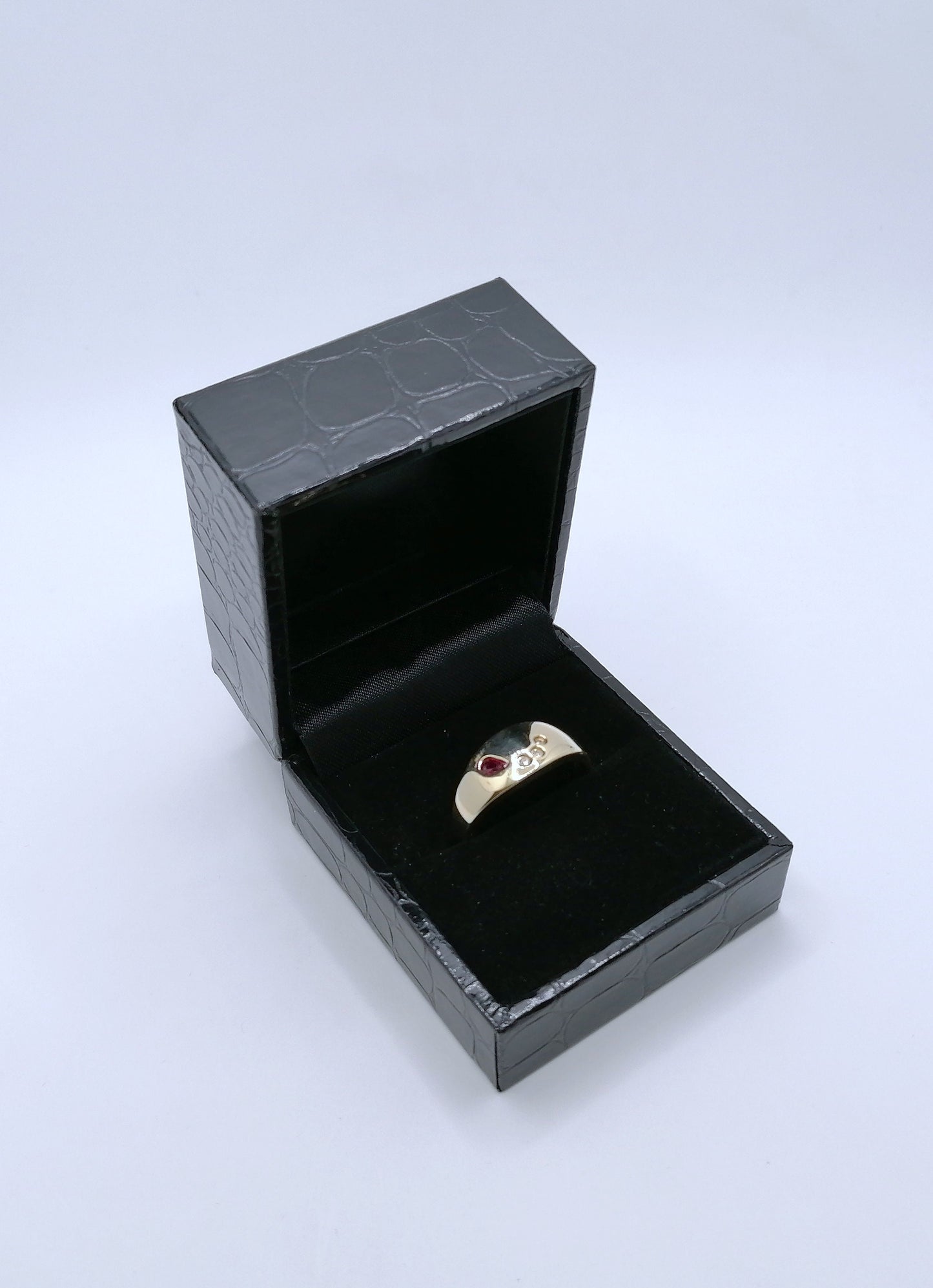 Ring Gold 585er Rubin und Diamantsplitter Gr. 60