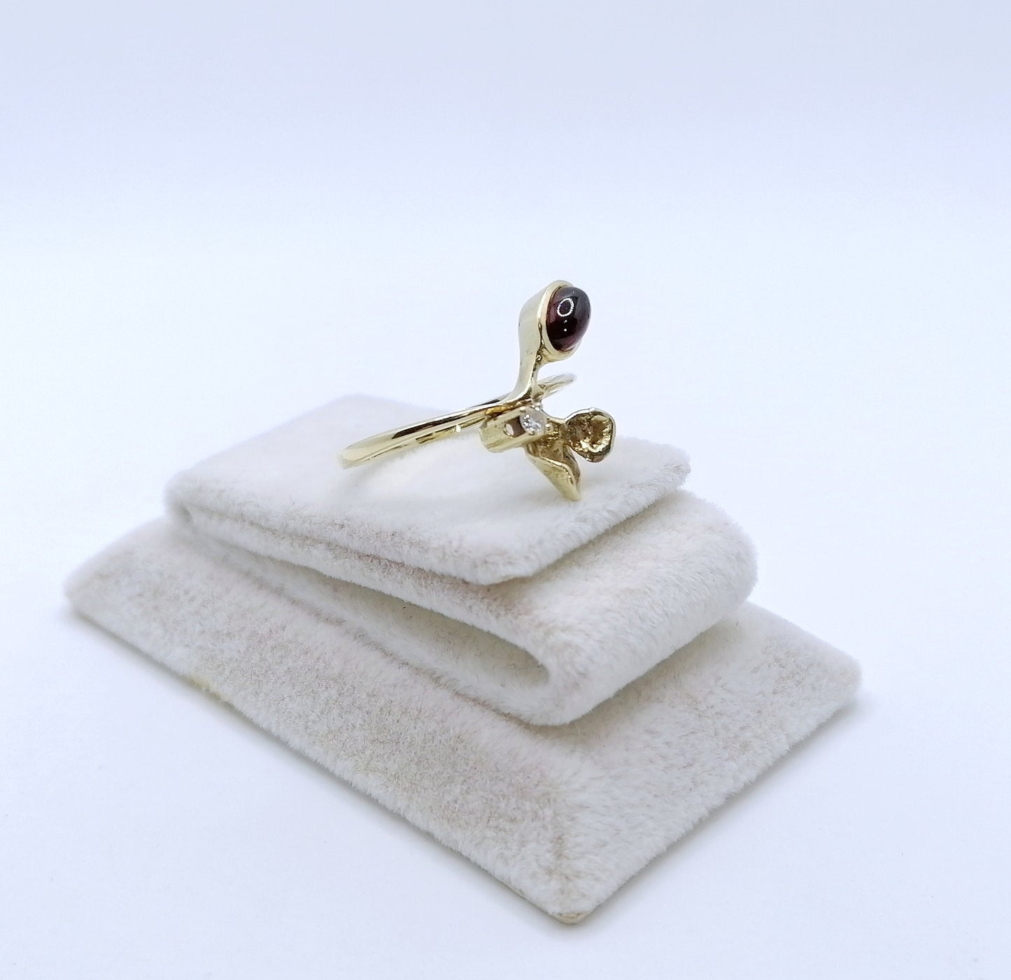 Ring Gold Tourmalin Cabochon und Brillanten Gr. 57