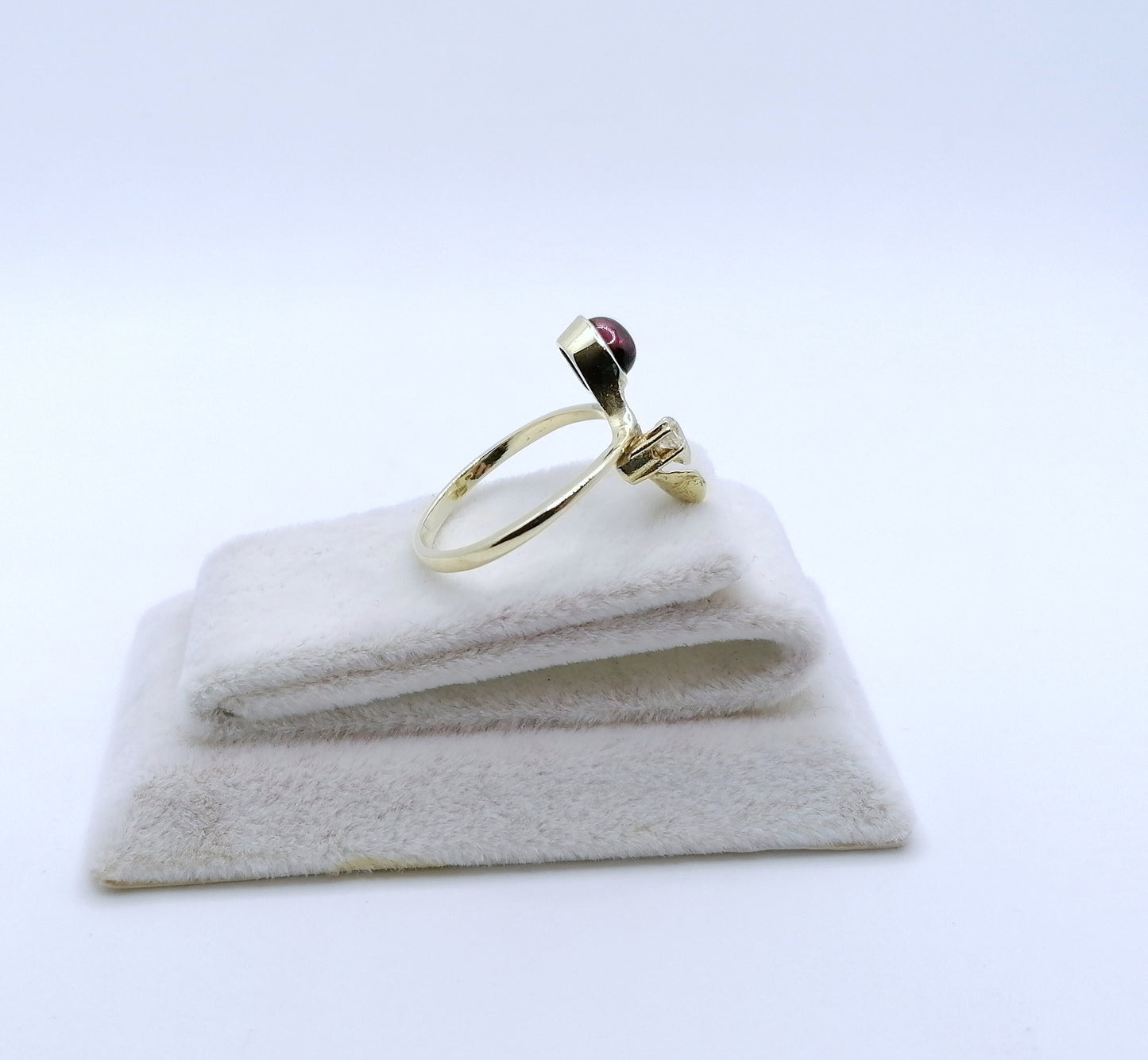 Ring Gold Tourmalin Cabochon und Brillanten Gr. 57