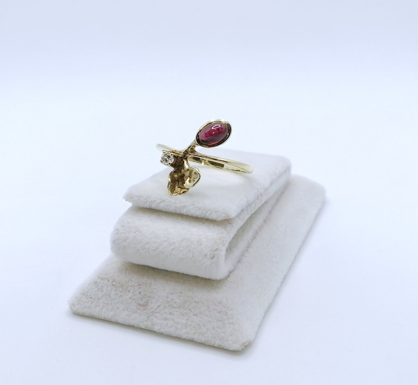 Ring Gold Tourmalin Cabochon und Brillanten Gr. 57