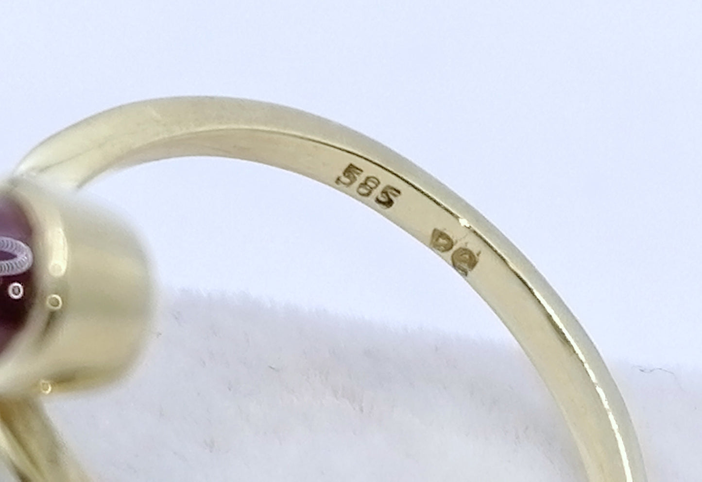 Ring Gold Tourmalin Cabochon und Brillanten Gr. 57