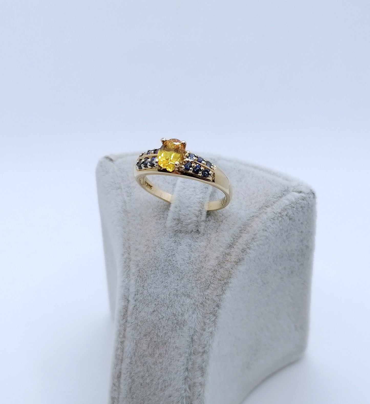 Ring Gold 375er mit gelbem und blauen Saphir Edelsteinen Gr. 60