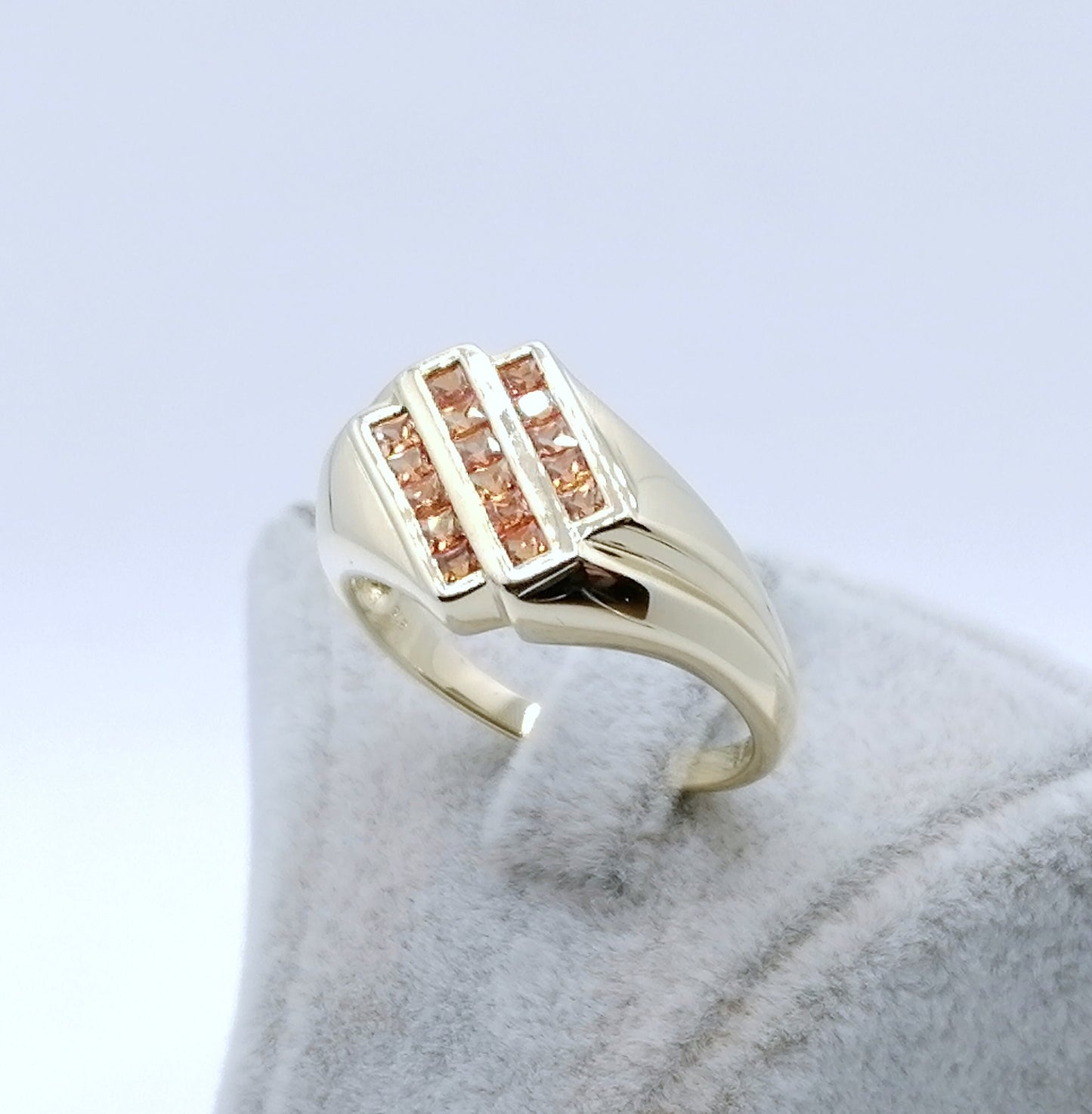Ring Gold 375er mit Champagner Saphiren