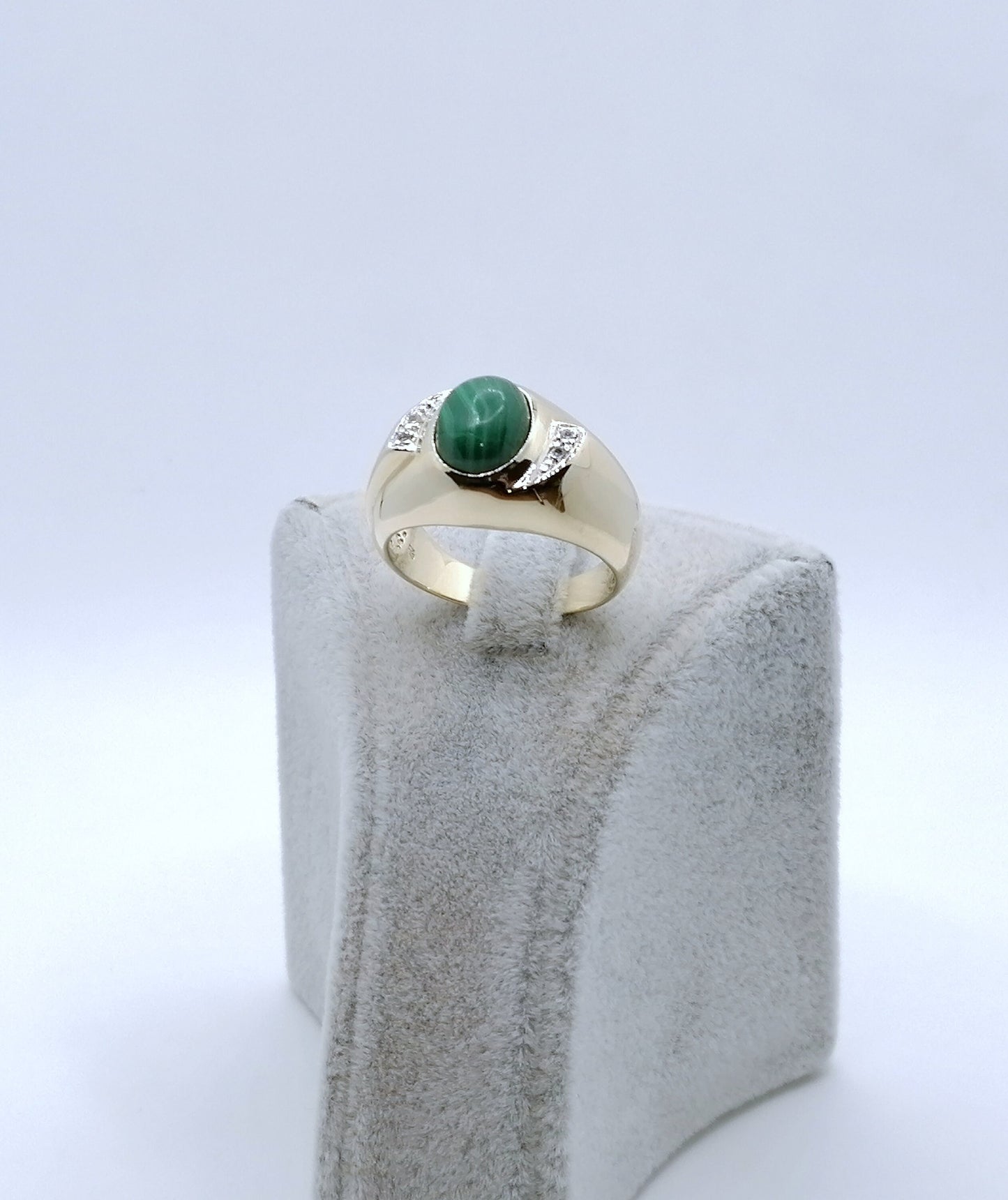 Ring Gold 375er mit Malachit und Diamantsplitter