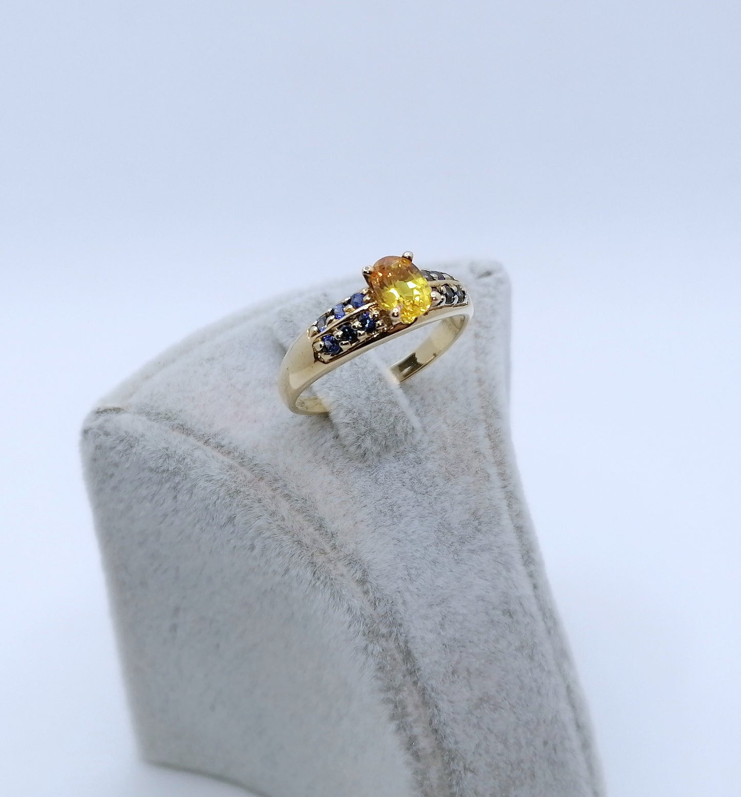 Ring Gold 375er mit gelbem und blauen Saphir Edelsteinen Gr. 60