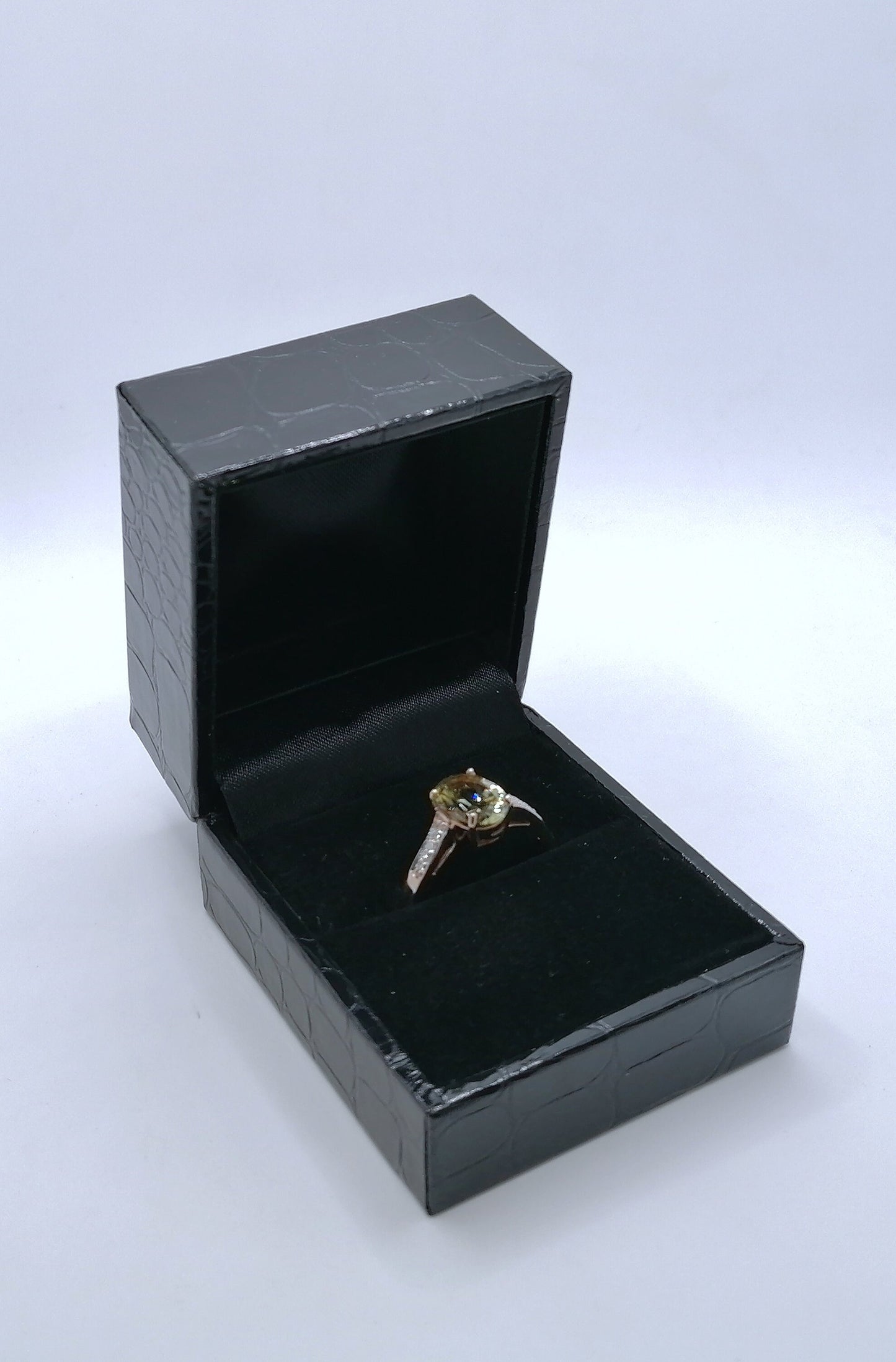 Ring Gold 585er mit Diaspor und Diamanten Gr. 60