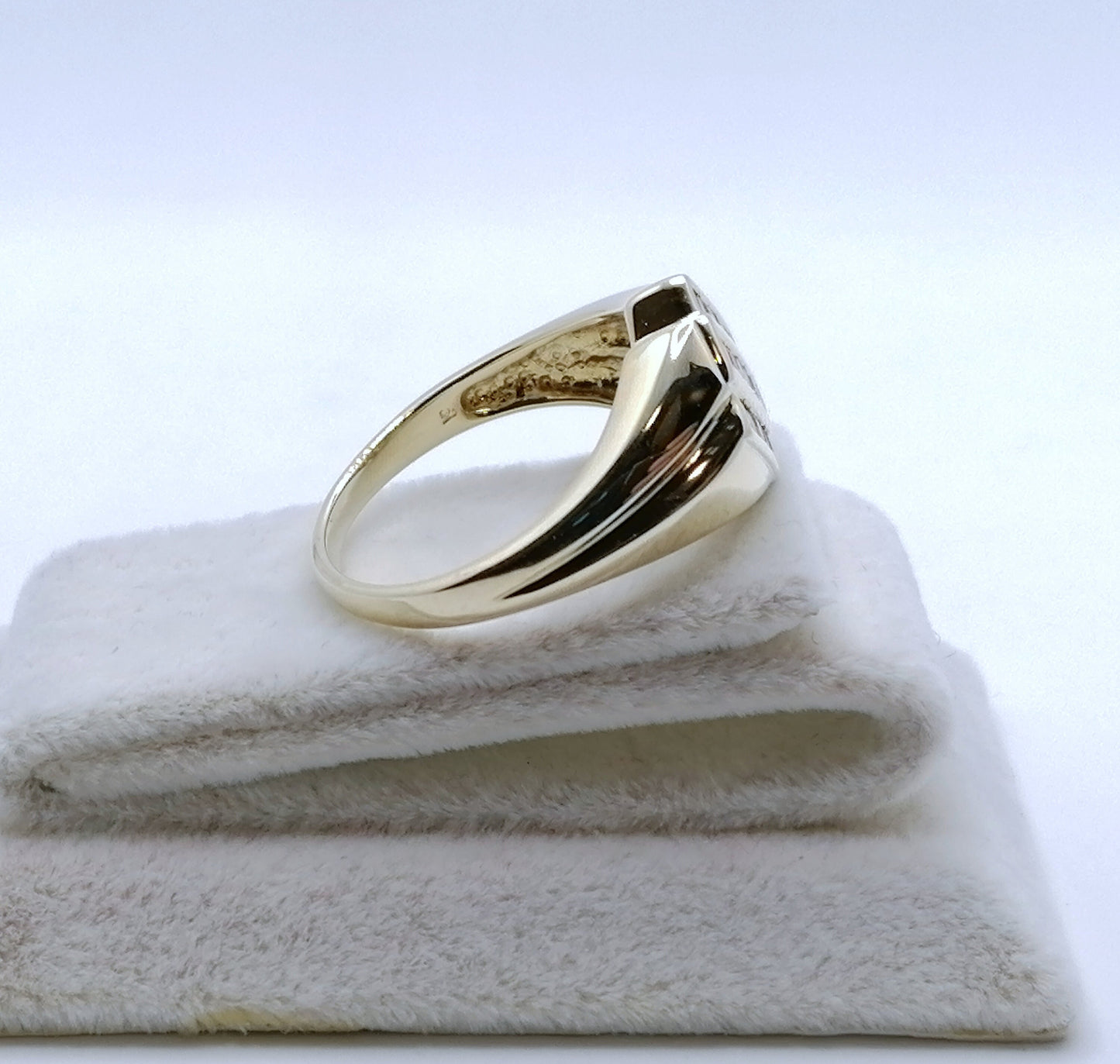 Ring Gold 375er mit Champagner Saphiren