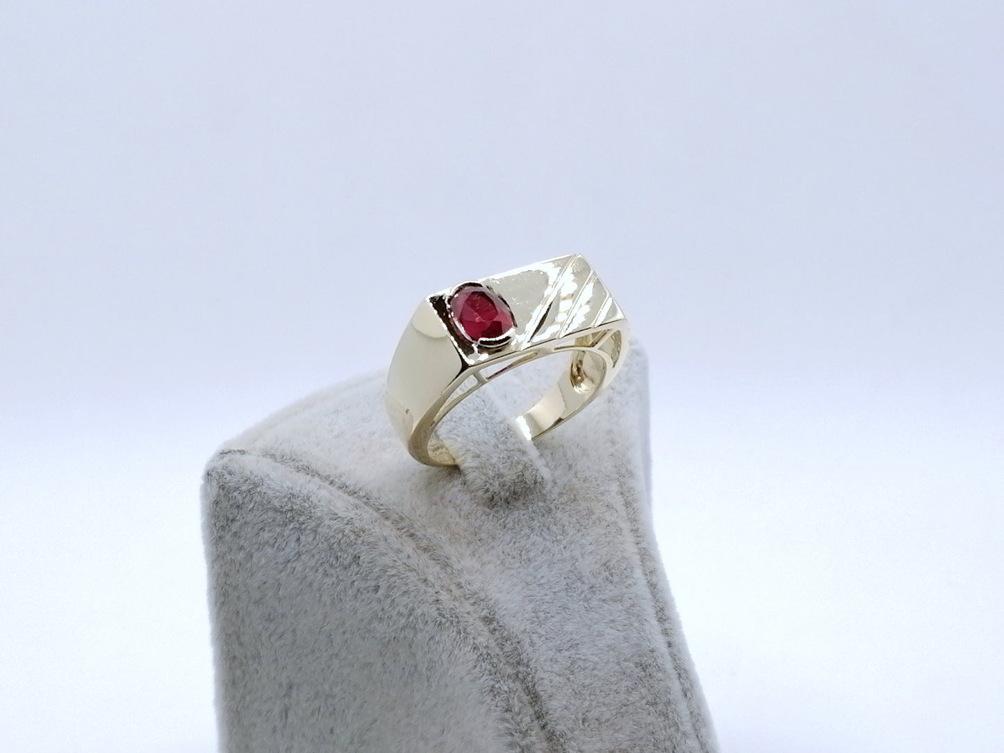 Ring Gold 375er mit Rubin Edelstein Gr. 63
