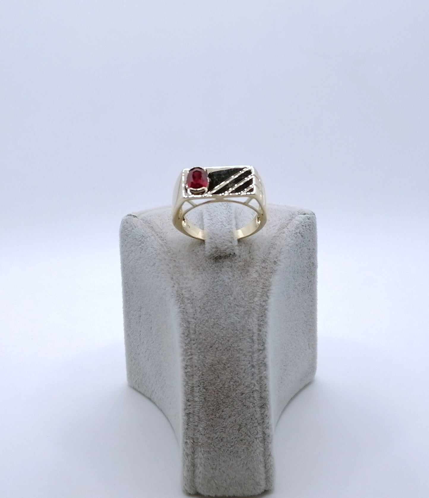 Ring Gold 375er mit Rubin Edelstein Gr. 63