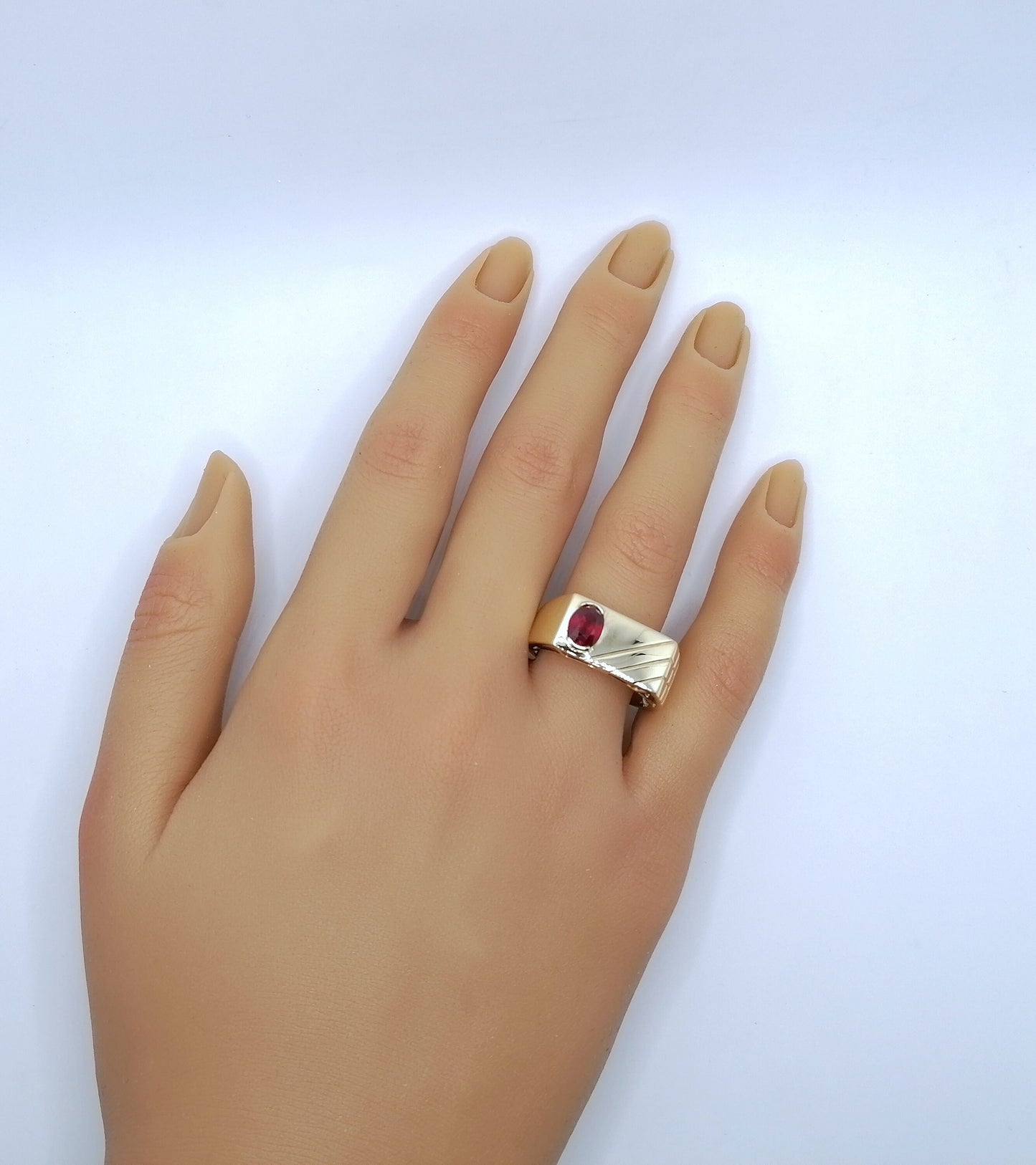 Ring Gold 375er mit Rubin Edelstein Gr. 63