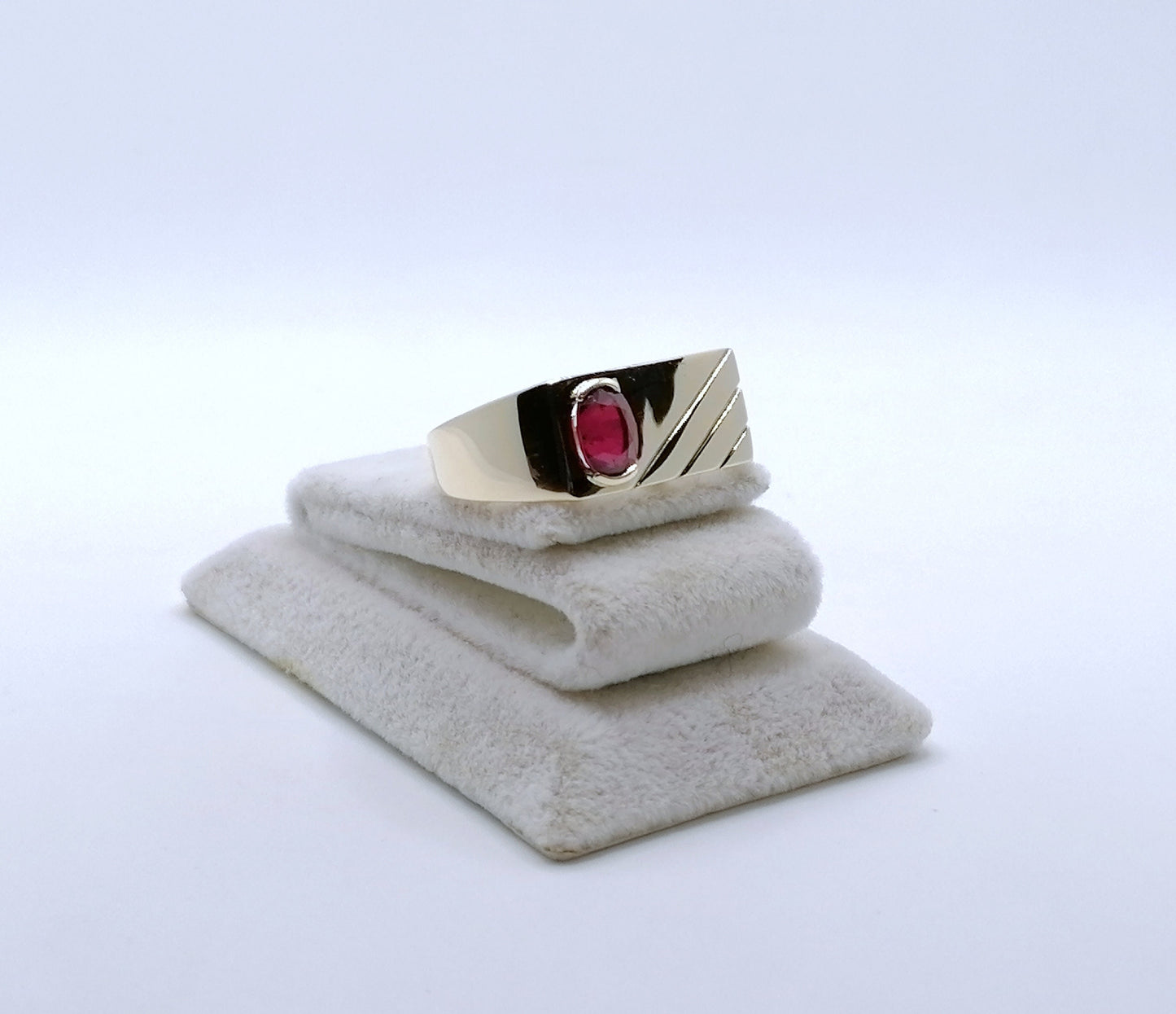 Ring Gold 375er mit Rubin Edelstein Gr. 63