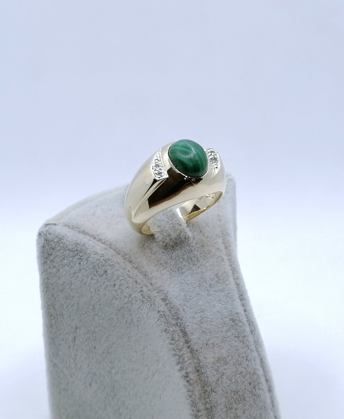 Ring Gold 375er mit Malachit und Diamantsplitter