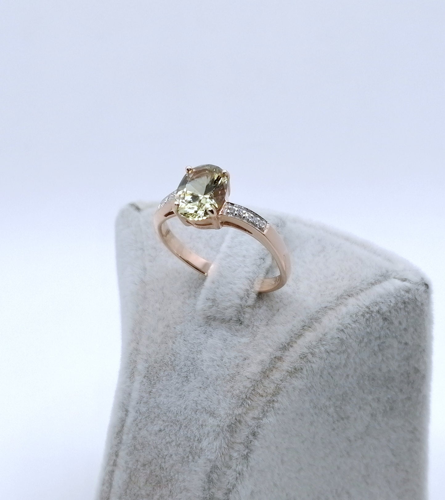 Ring Gold 585er mit Diaspor und Diamanten Gr. 60