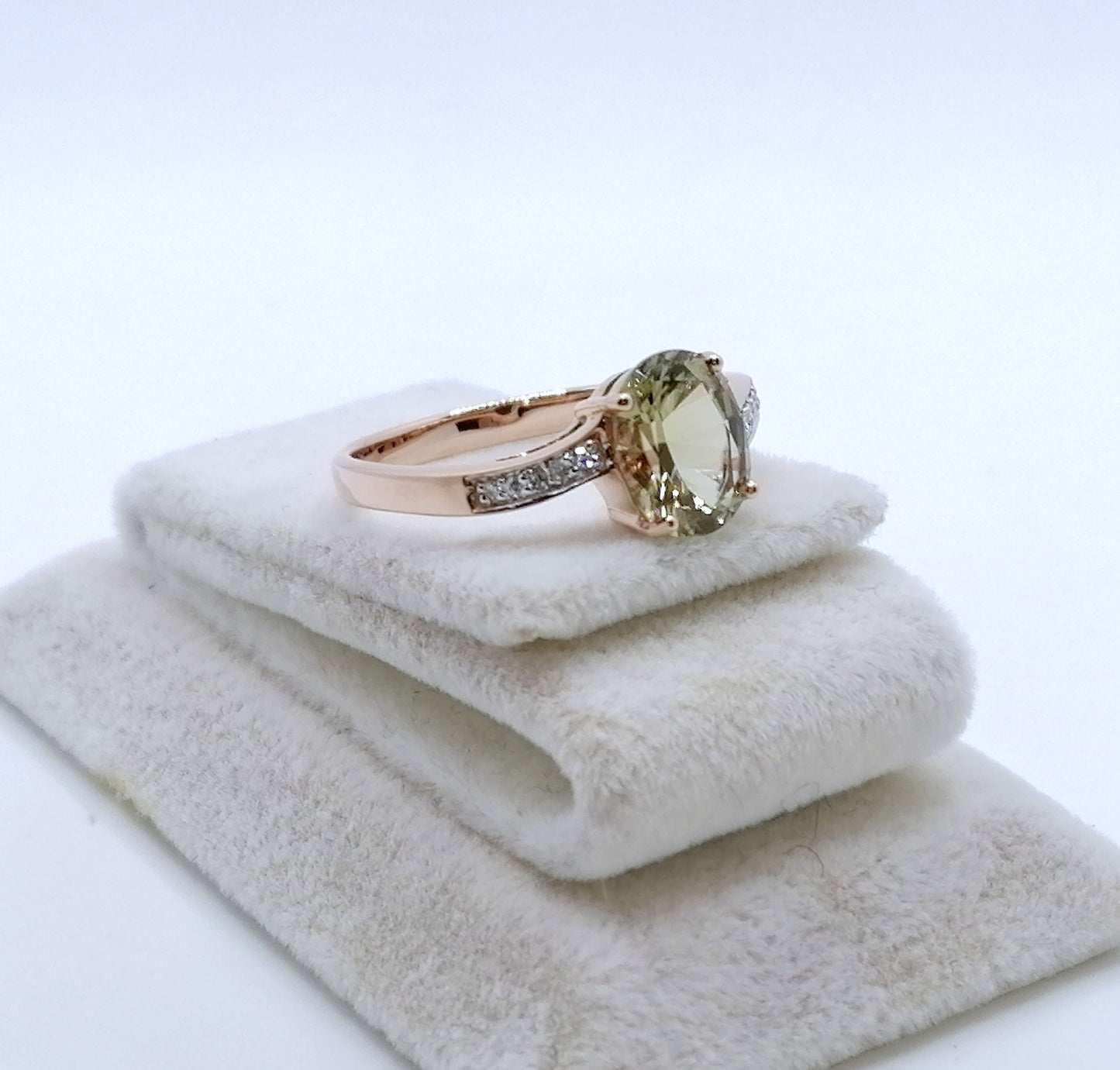 Ring Gold 585er mit Diaspor und Diamanten Gr. 60
