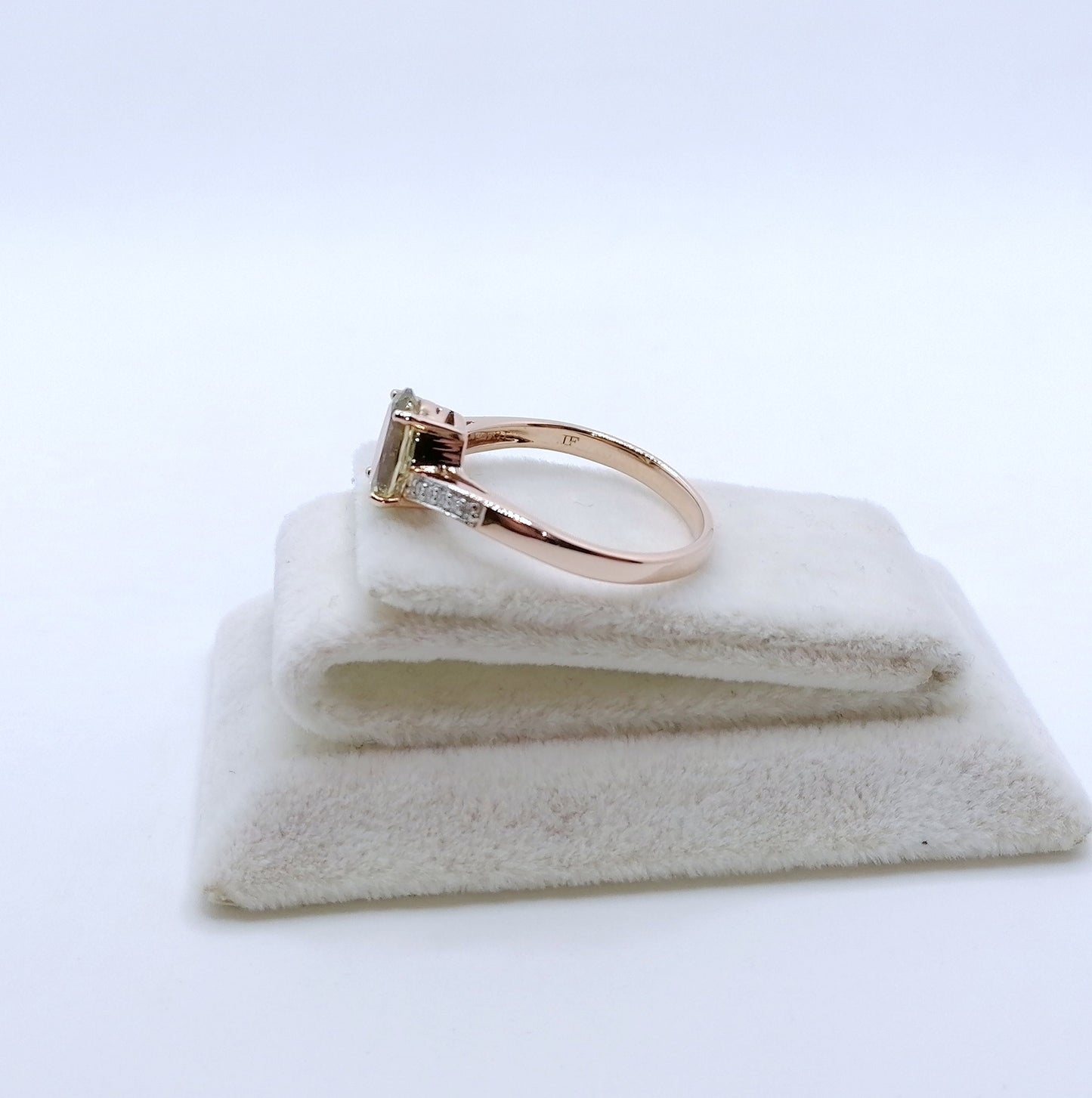 Ring Gold 585er mit Diaspor und Diamanten Gr. 60