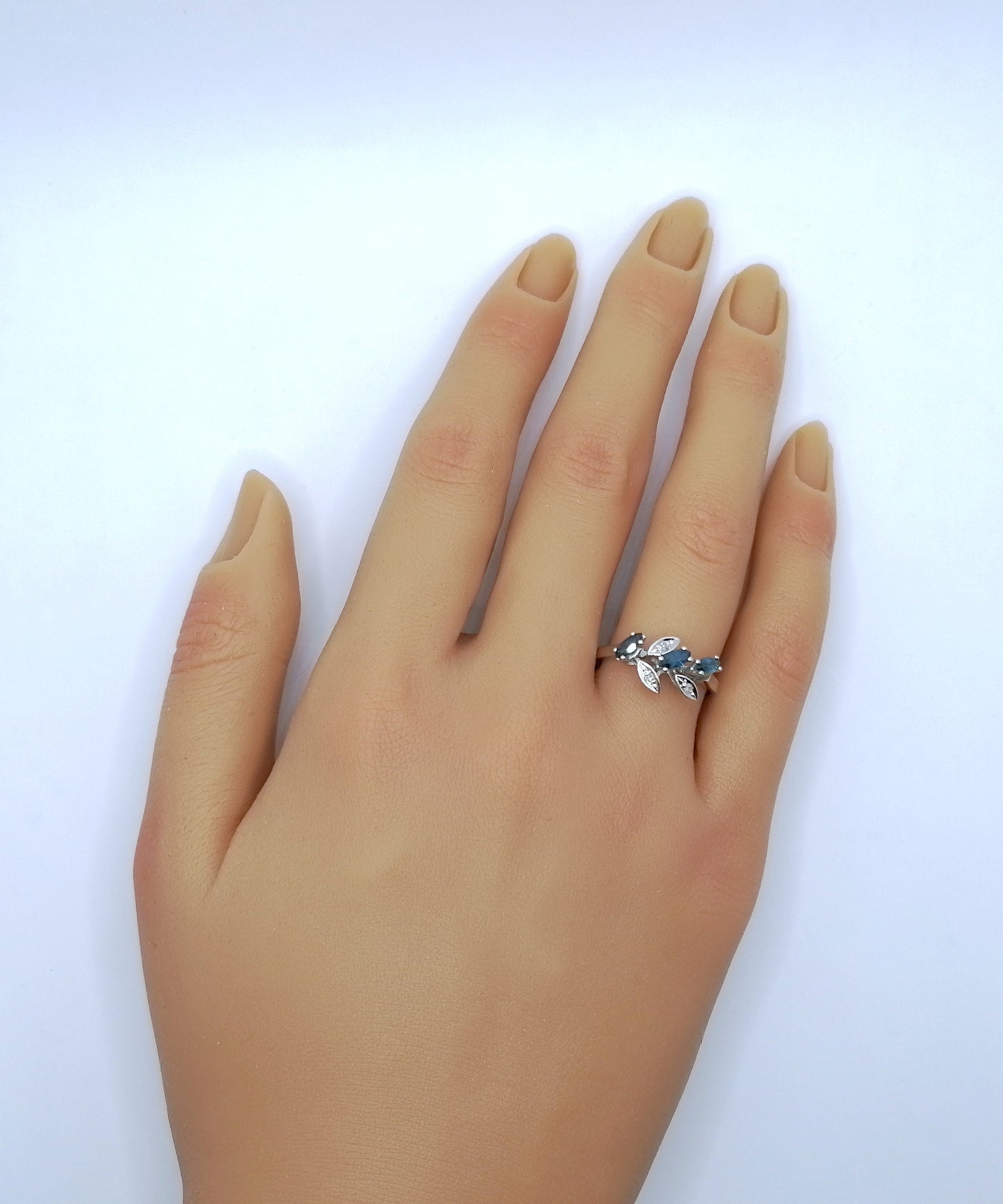 Ring Weißgold 585er mit Saphir und Diamanten