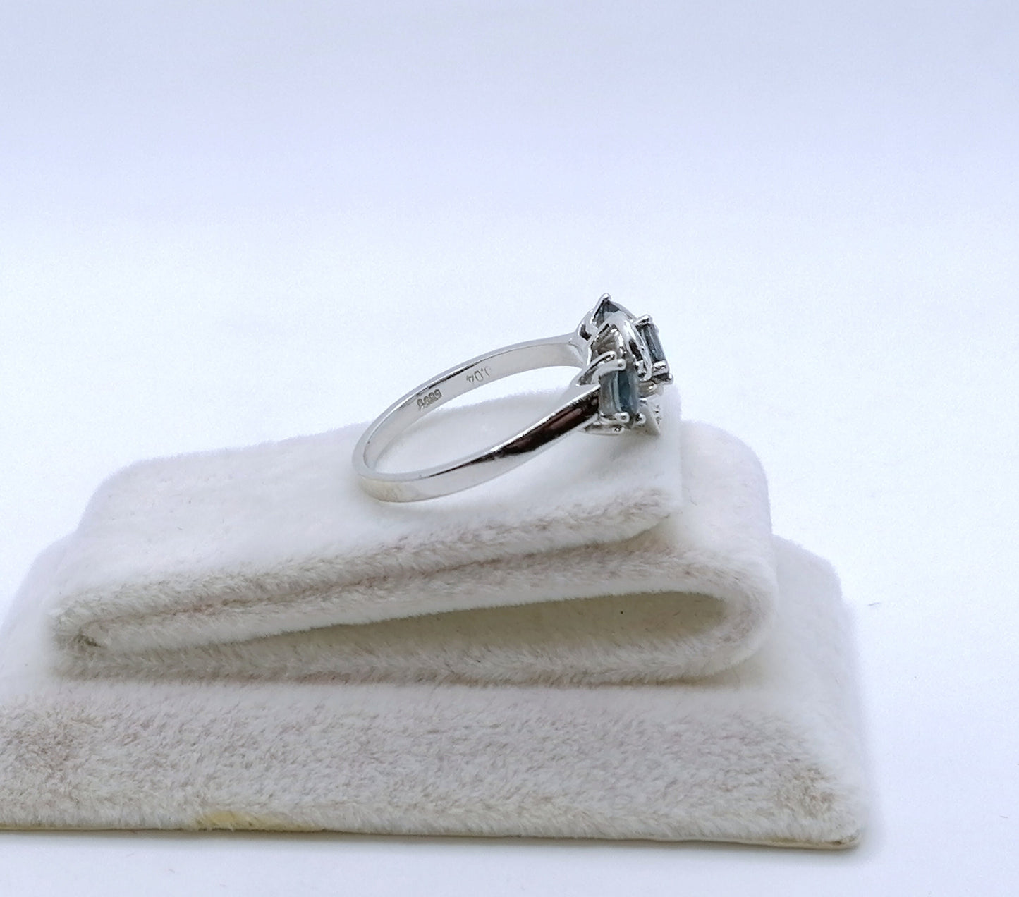 Ring Weißgold 585er mit Saphir und Diamanten