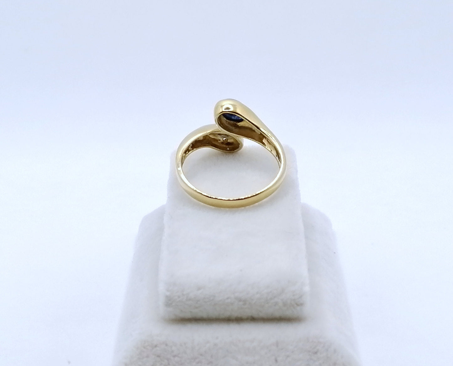 Ring Gold 333er mit Saphir Cabochon und Diamantsplitter Gr. 53