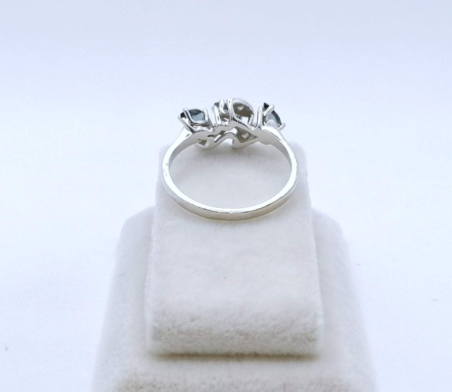 Ring Weißgold 585er mit Saphir und Diamanten
