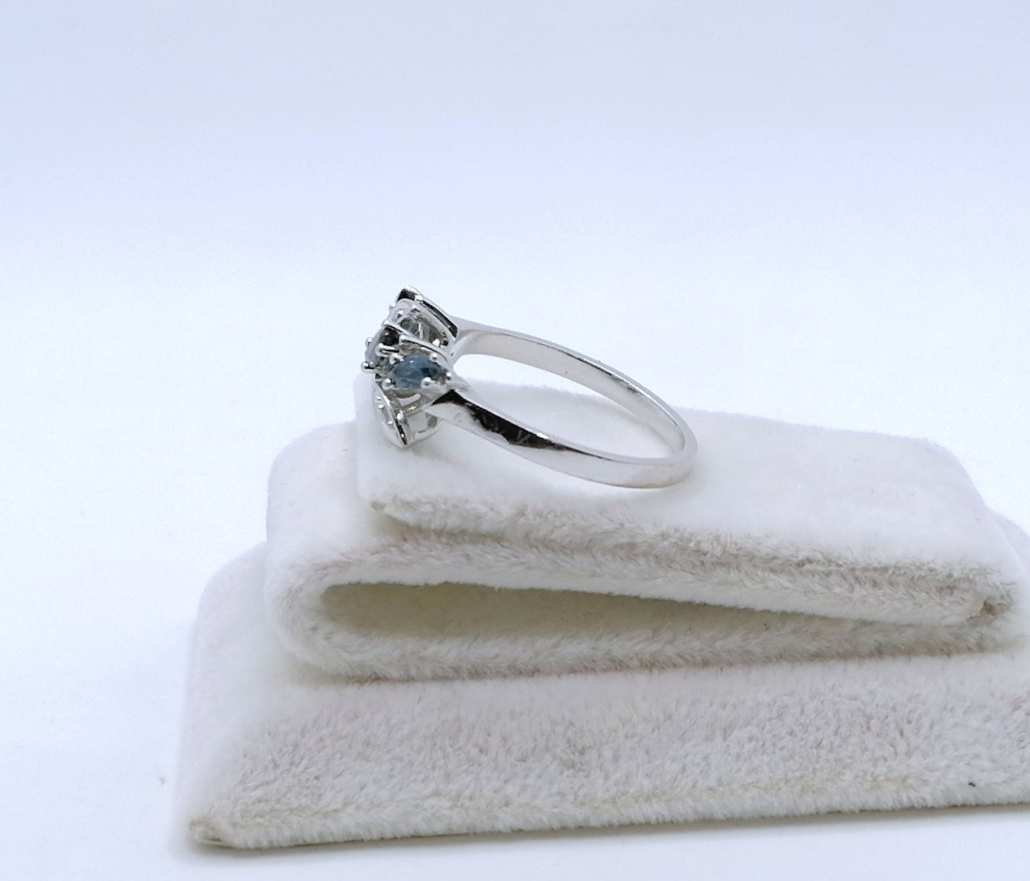 Ring Weißgold 585er mit Saphir und Diamanten
