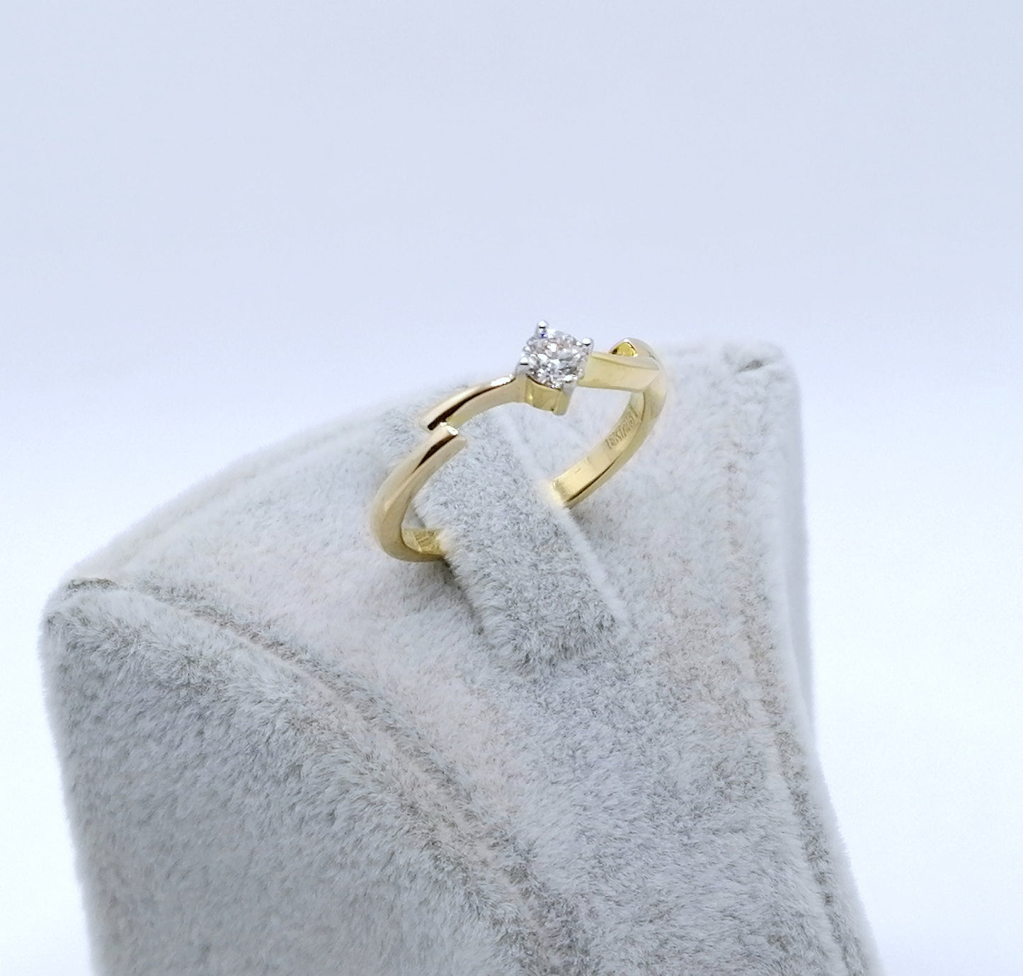 Ring Gold 750er Solitär mit Lupenreinem Brillanten Gr. 53