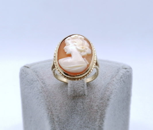 Vintage 1976 Gold Gemme Ring London