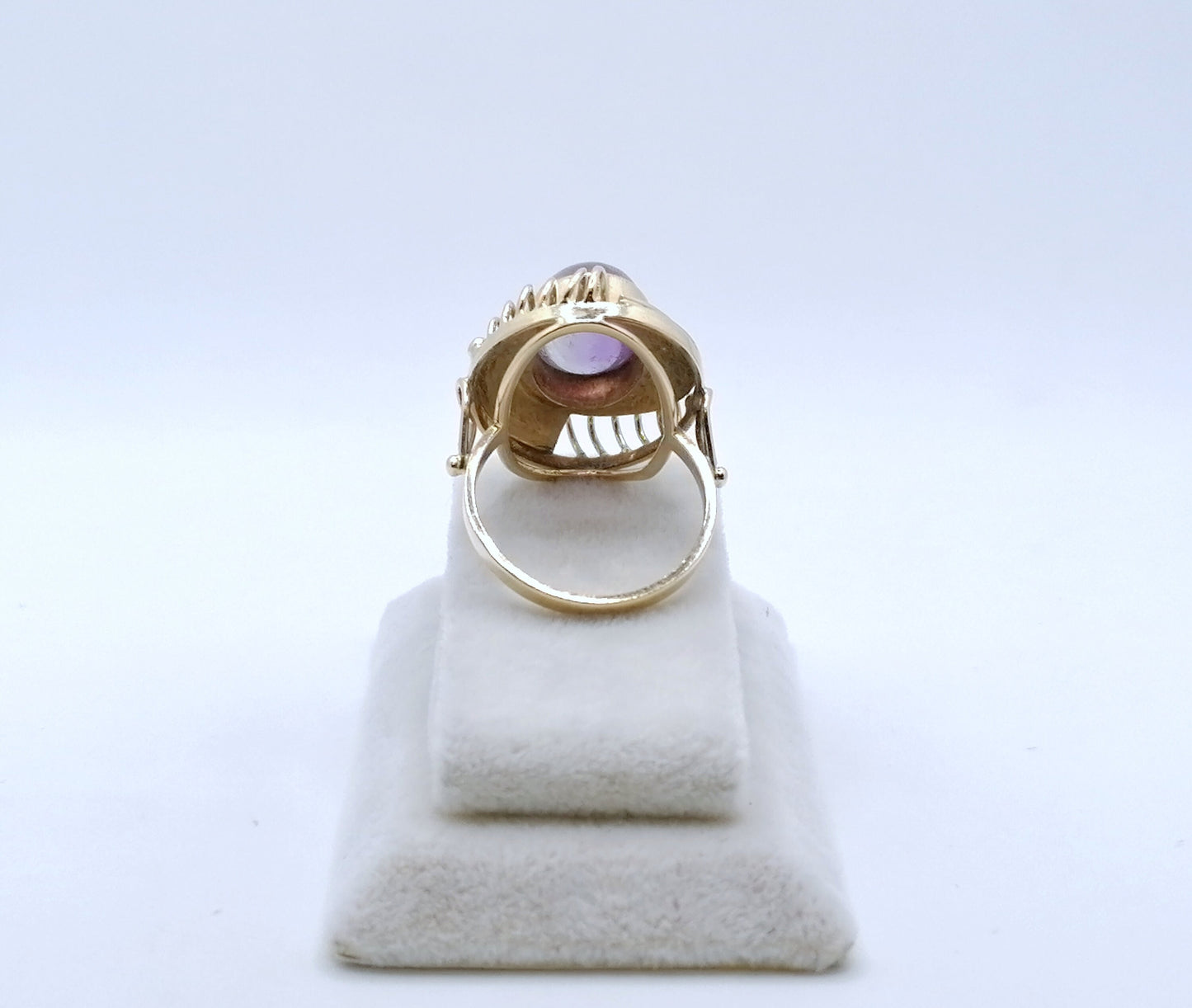 Ring Gold 585er mit Amethyst Cabochon prunkvoll Gr. 57