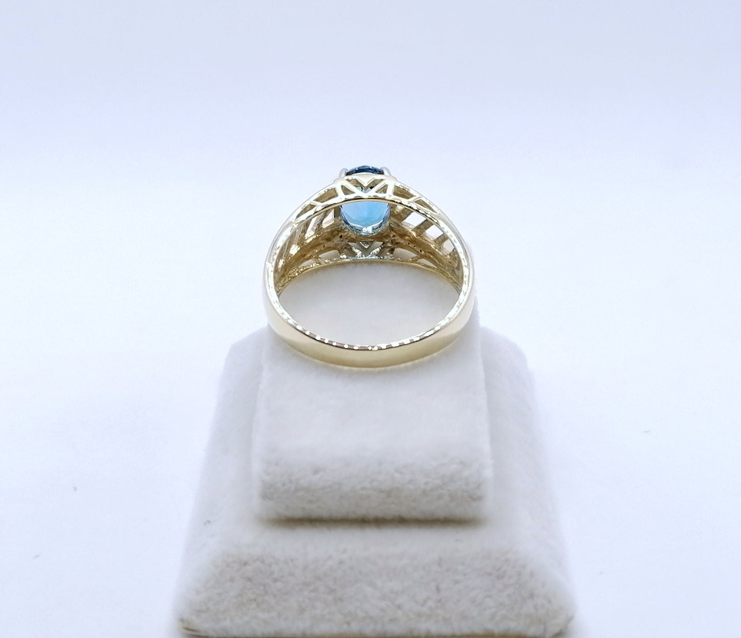 Ring Gold 375er mit blau Topas Gr. 63
