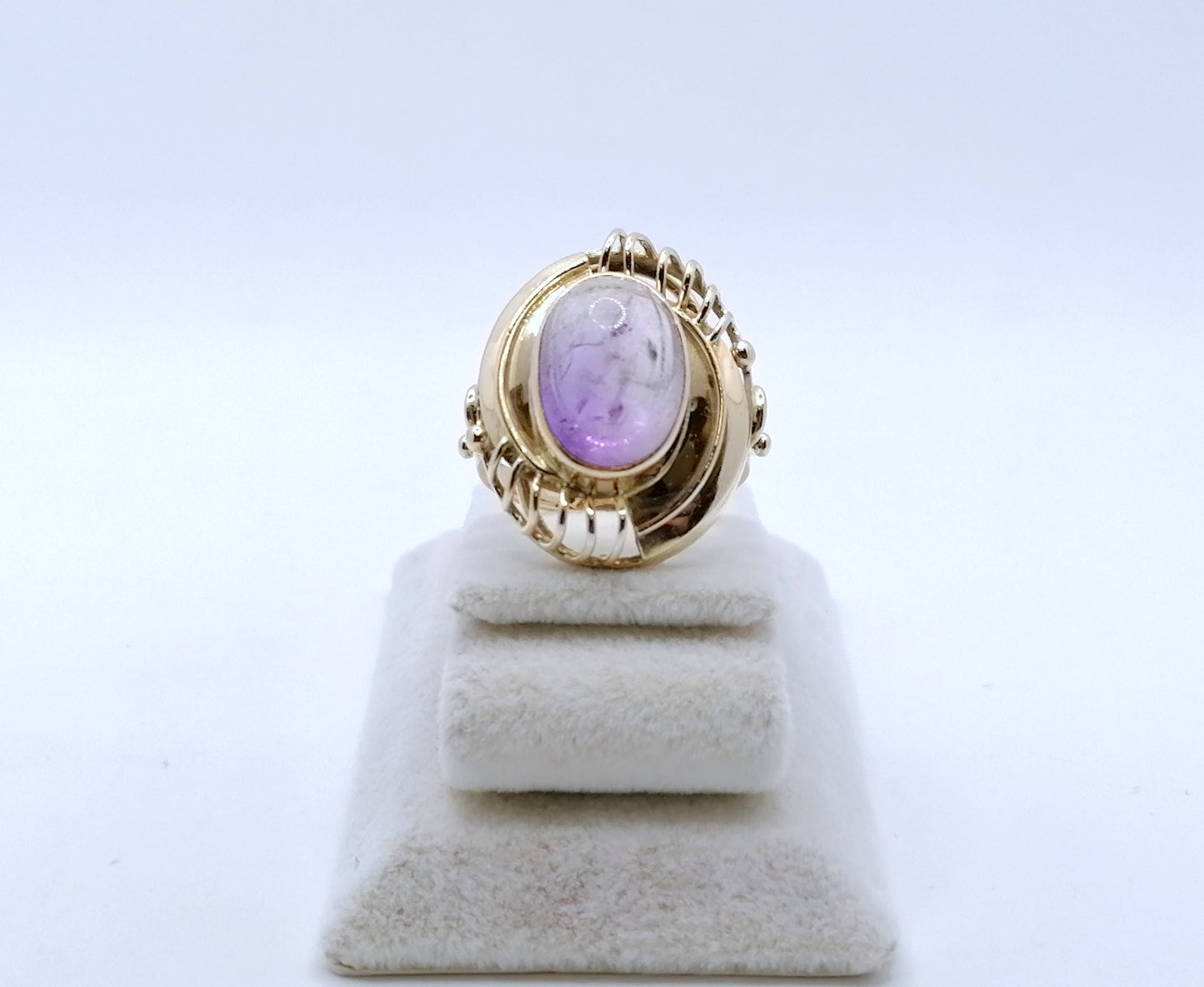 Ring Gold 585er mit Amethyst Cabochon prunkvoll Gr. 57