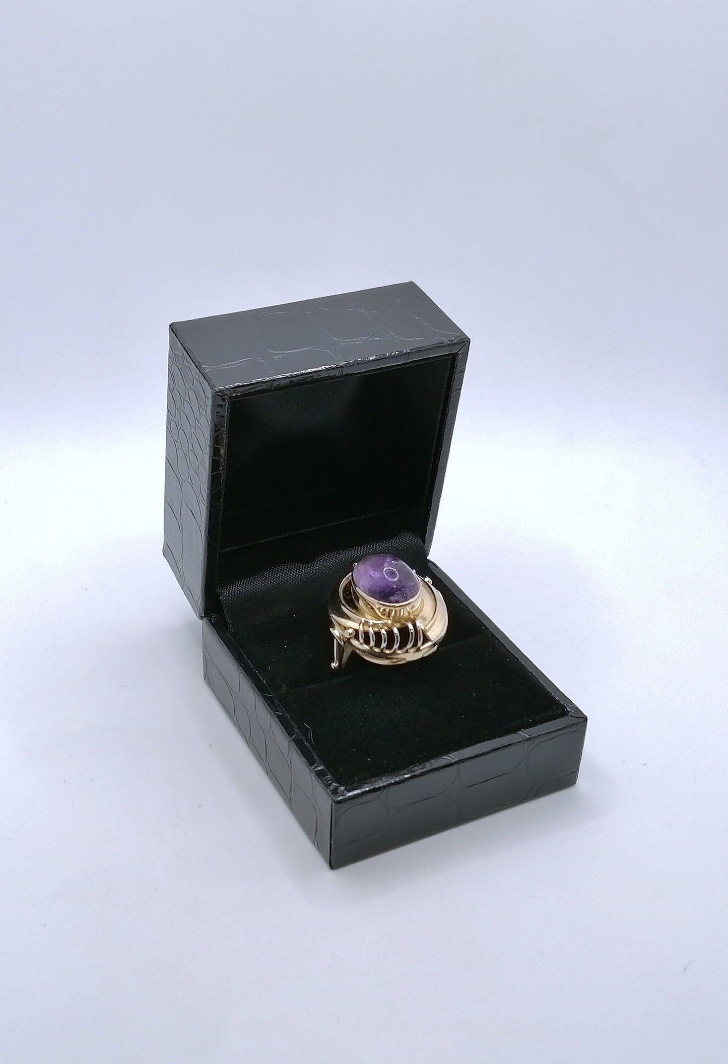 Ring Gold 585er mit Amethyst Cabochon prunkvoll Gr. 57